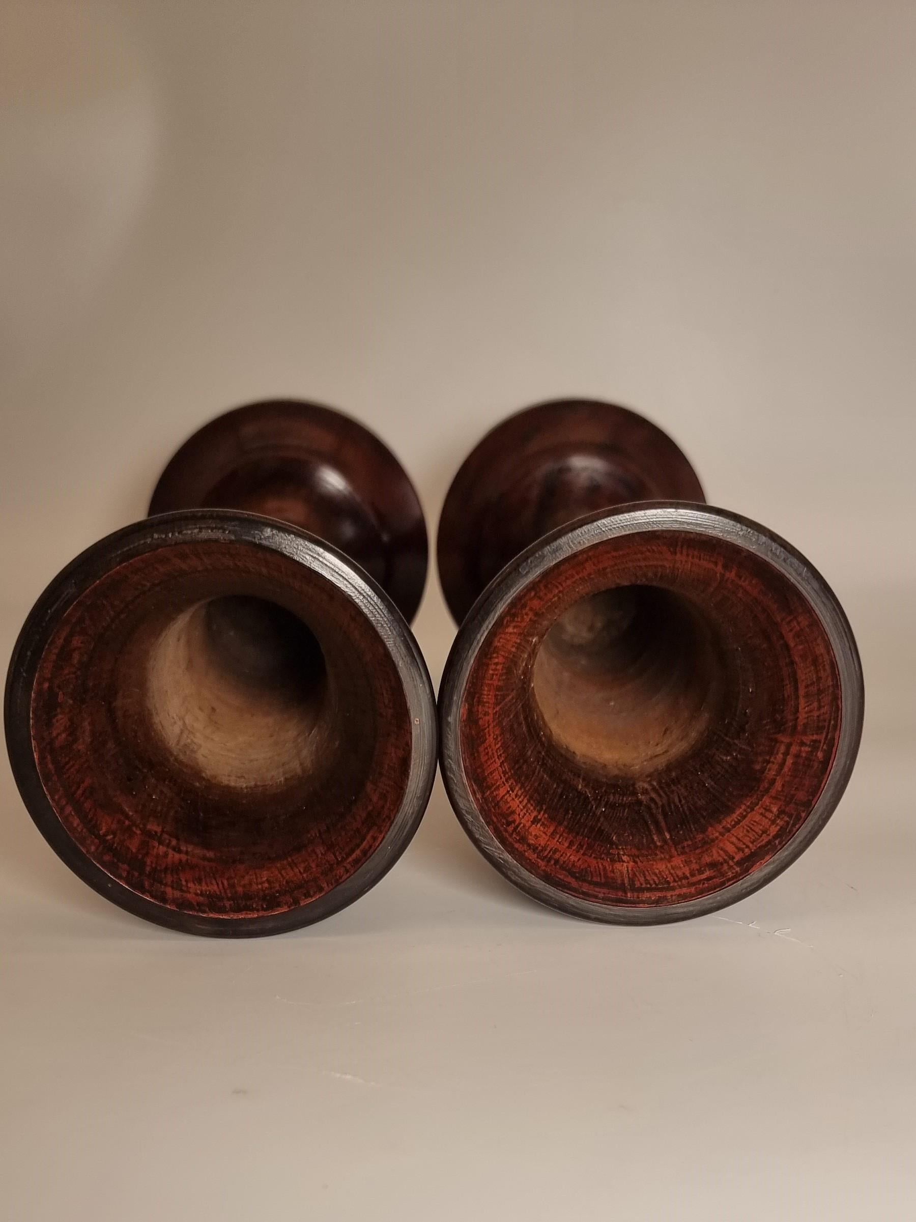 A large pair of English 18th century yew wood treen vases, circa 1760 For Sale 8