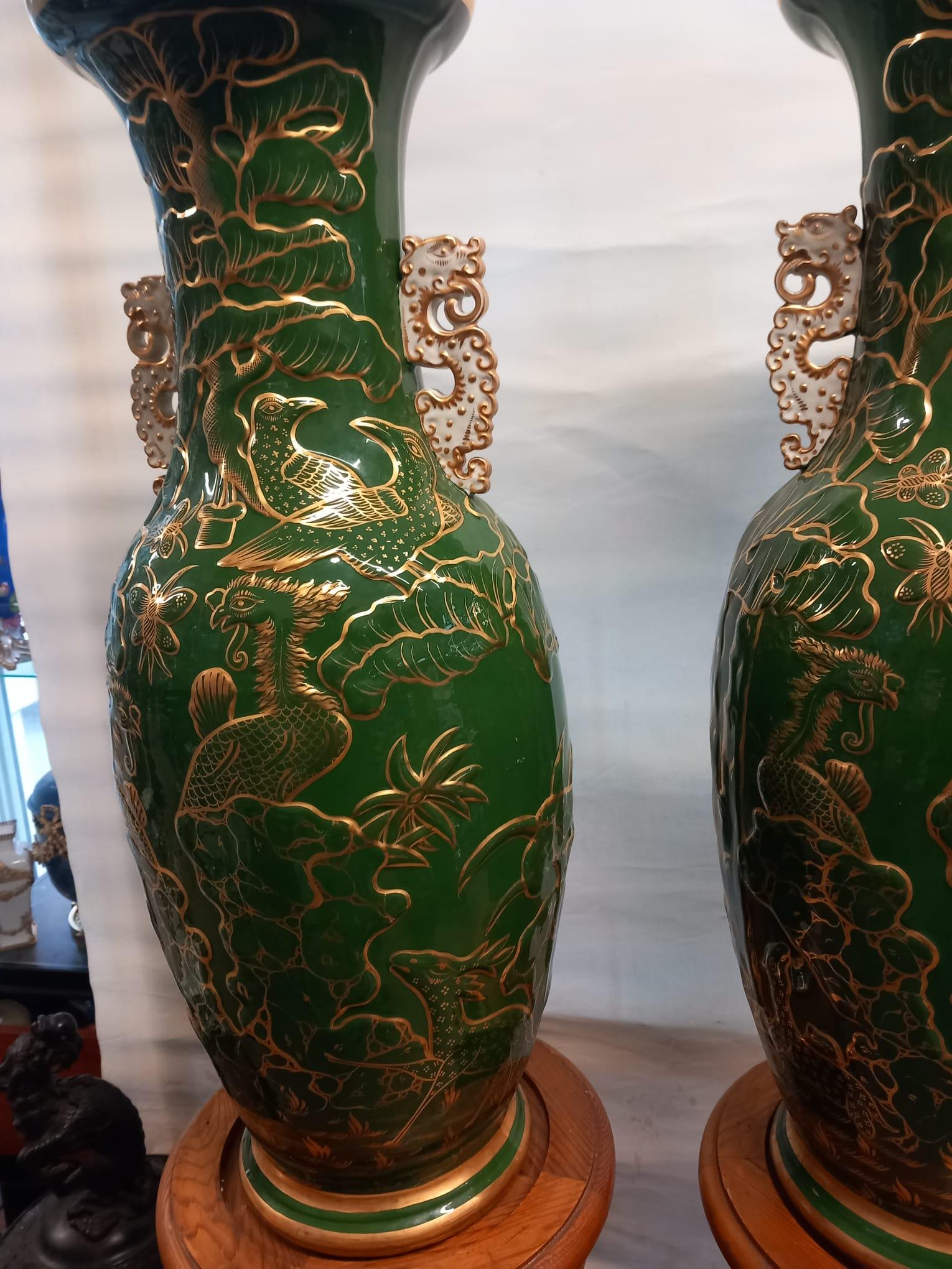 A large pair of English Ironstone Vases In Excellent Condition In London, GB