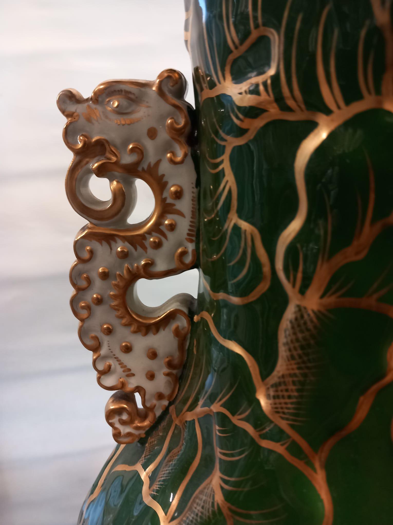 Ein großes Paar englischer Eisensteinvasen (Keramik)
