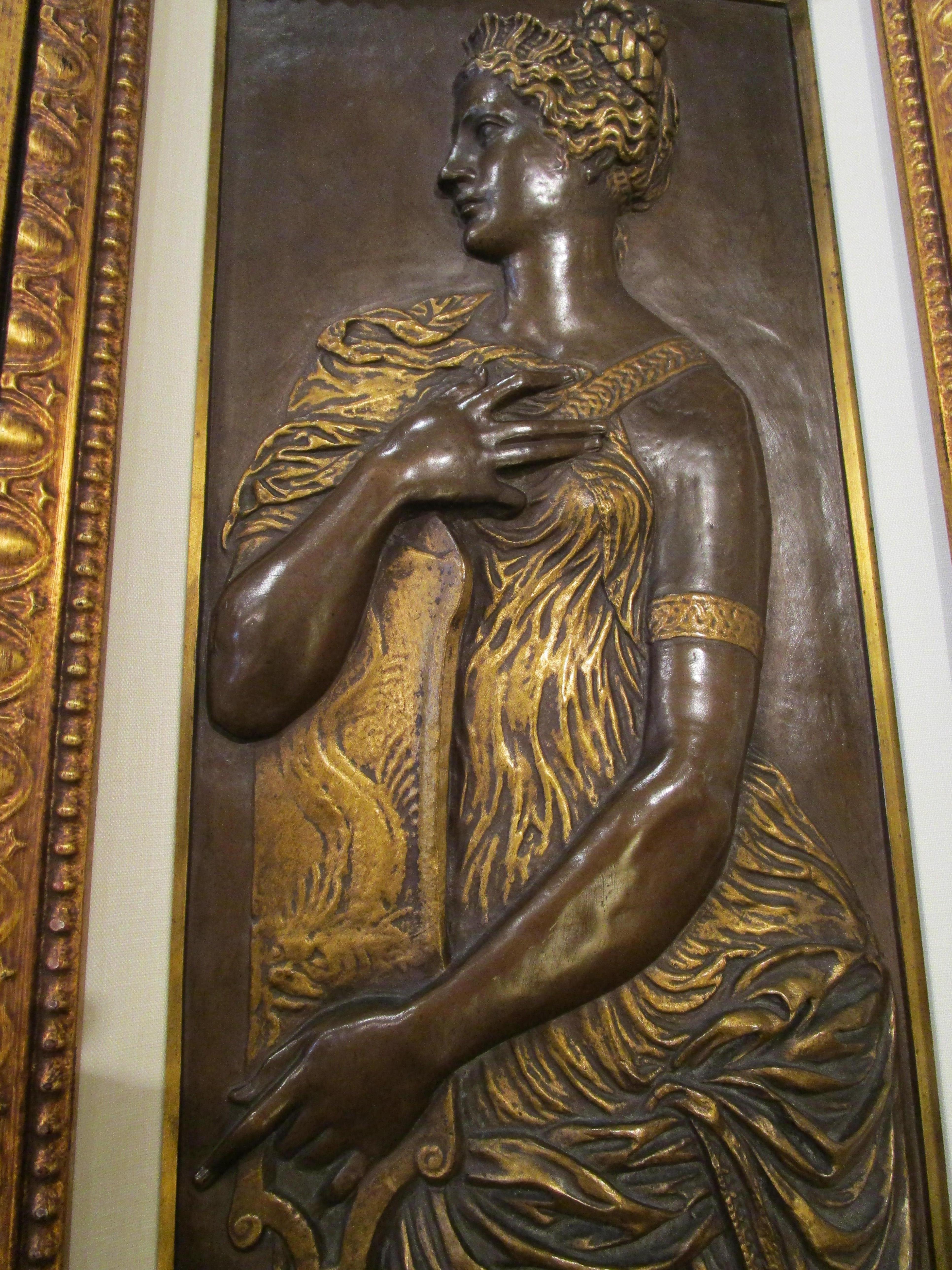 Belle Époque Grande paire de plaques en bronze en relief signées F. Barbedienne et encadrées sur mesure en vente
