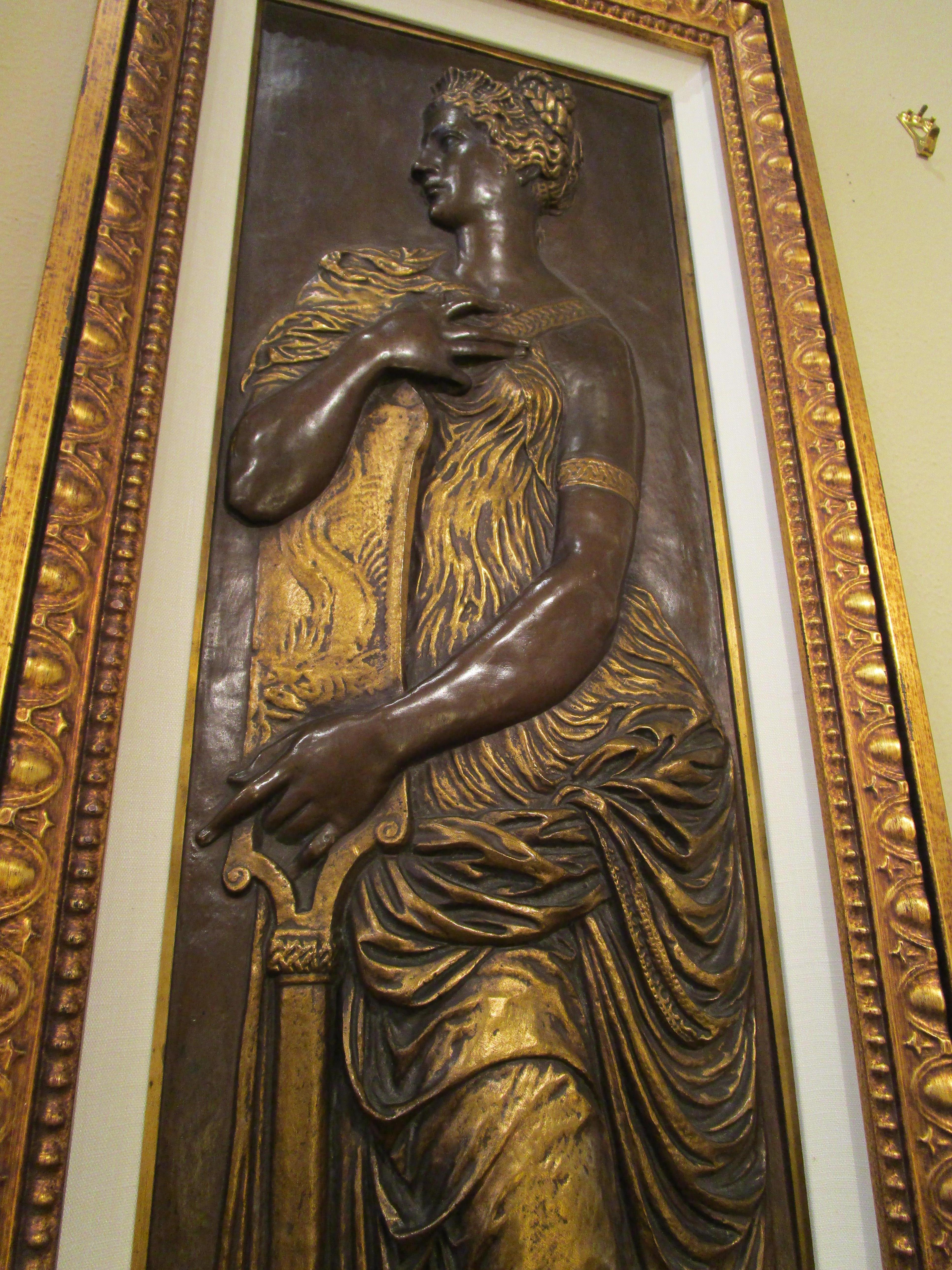 XIXe siècle Grande paire de plaques en bronze en relief signées F. Barbedienne et encadrées sur mesure en vente