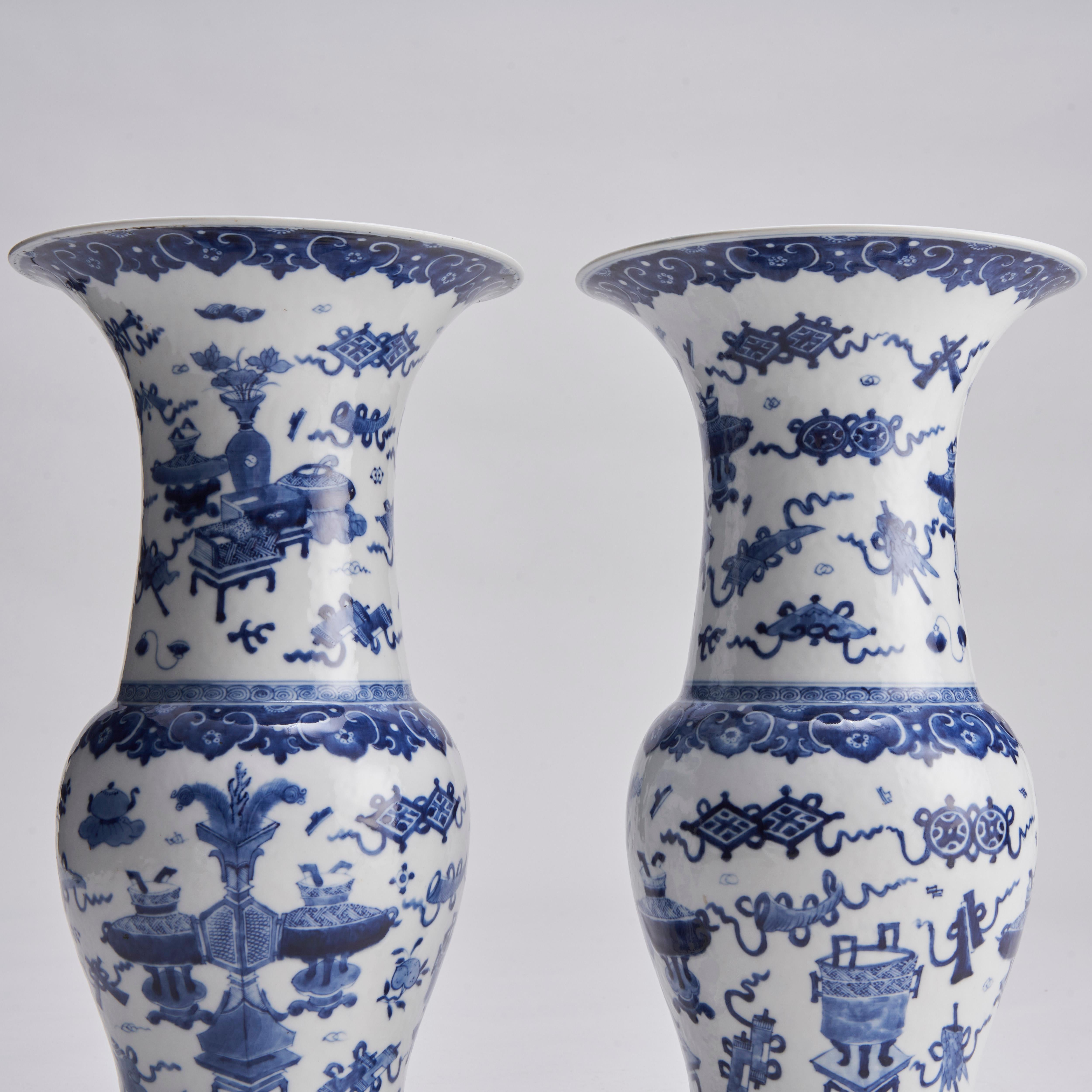 A large pair of flare-topped 19th Century Chinese porcelain vases with blue and  For Sale 2