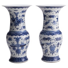 Antique A large pair of flare-topped 19th Century Chinese porcelain vases with blue and 