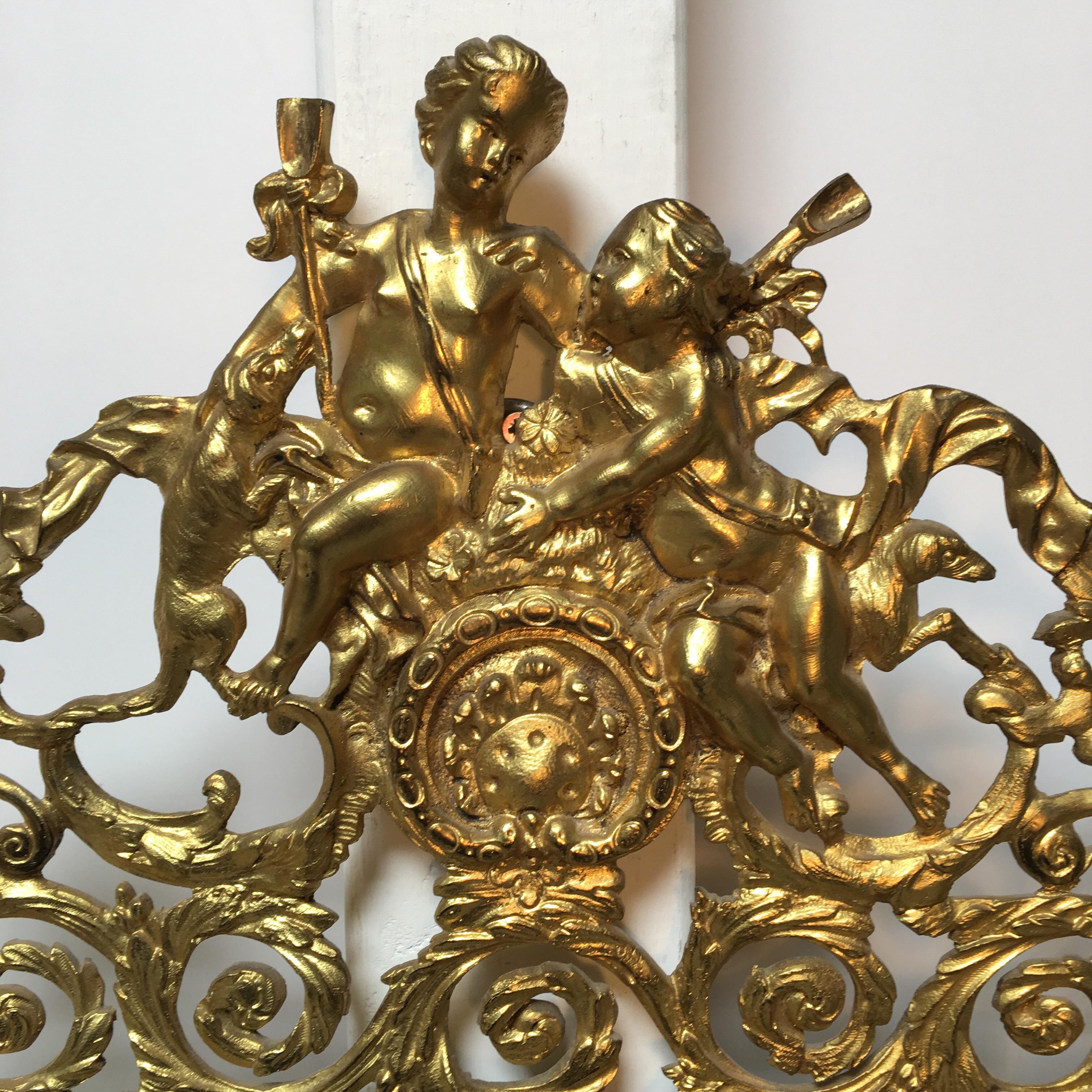 Français Grande paire d'appliques françaises en bronze à miroir