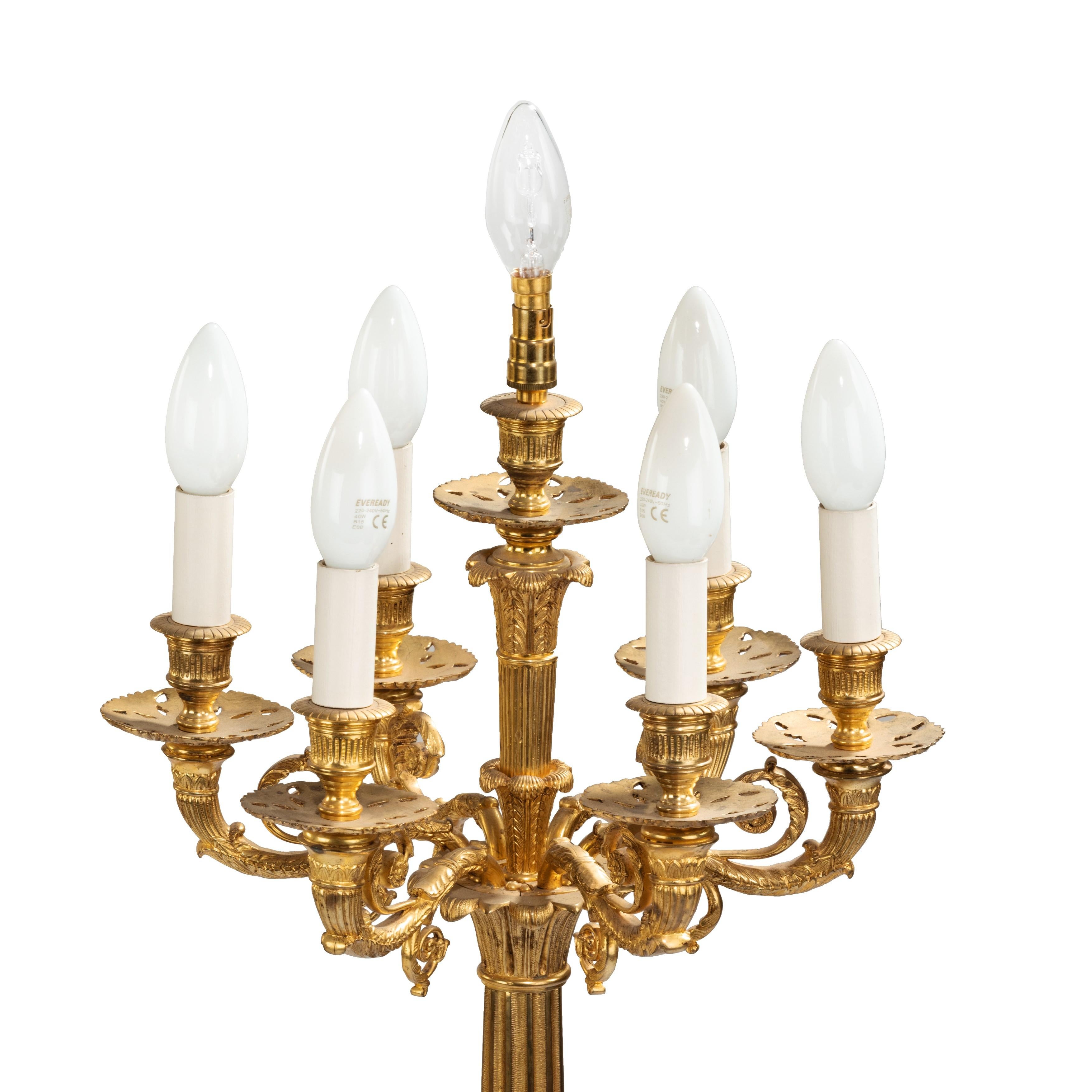 Großes Paar französischer Onyx- und Goldbronze-Lampen im Zustand „Gut“ im Angebot in Lymington, Hampshire