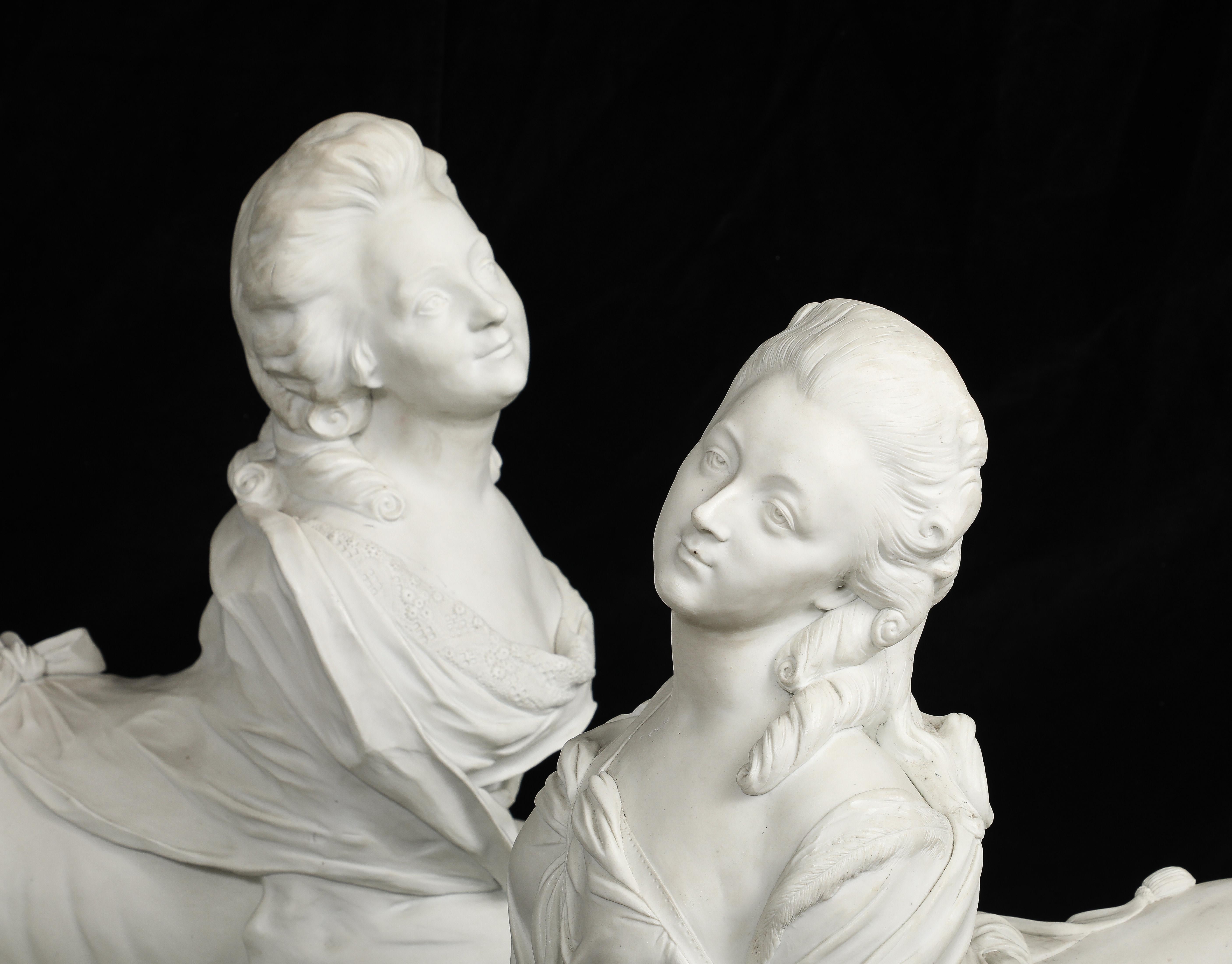 Una grande coppia di figure di sfingi reali in porcellana biscuit di Sèvres a grandezza di palazzo in vendita 2