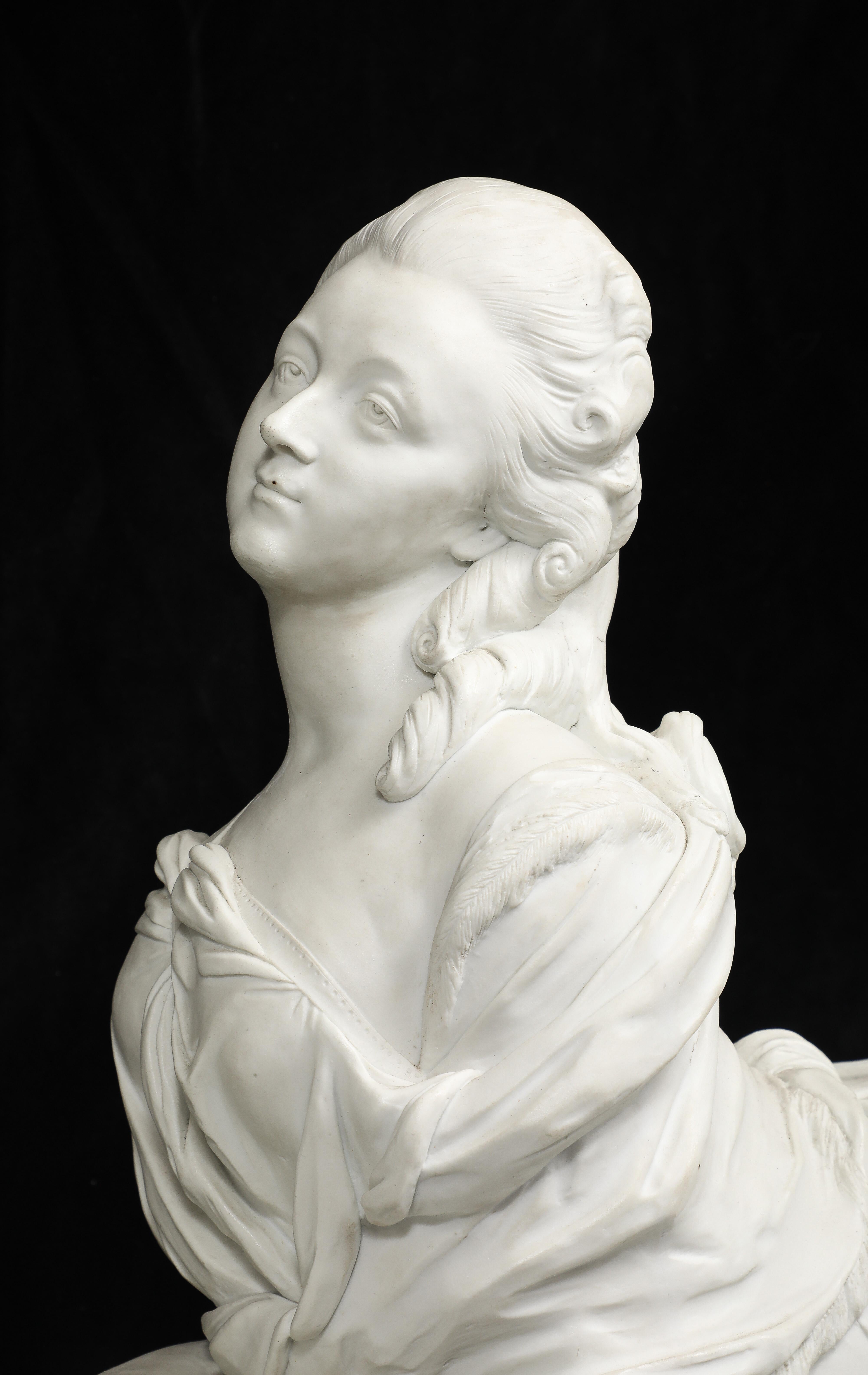 Una grande coppia di figure di sfingi reali in porcellana biscuit di Sèvres a grandezza di palazzo in vendita 3