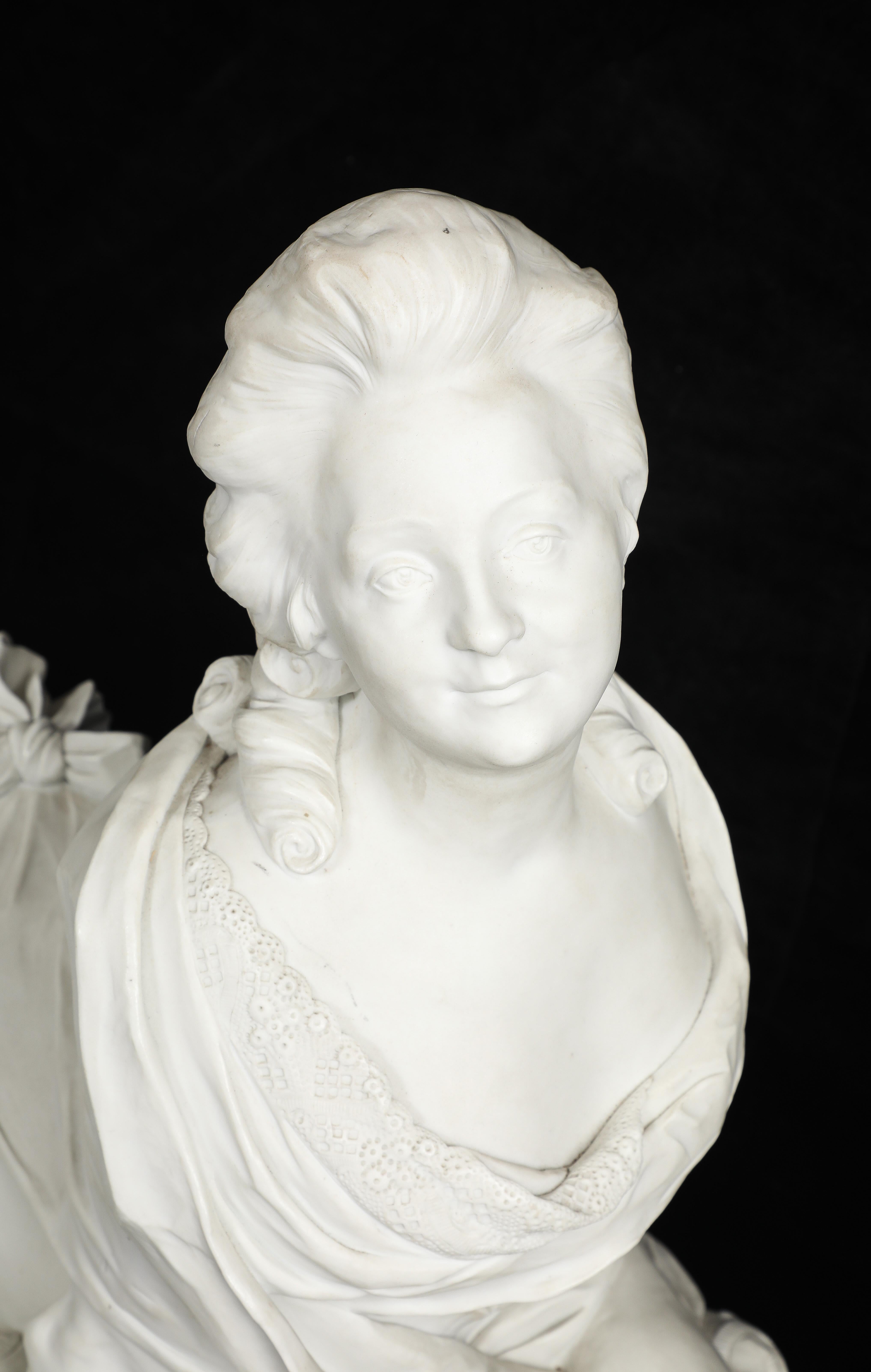 Una grande coppia di figure di sfingi reali in porcellana biscuit di Sèvres a grandezza di palazzo in vendita 4