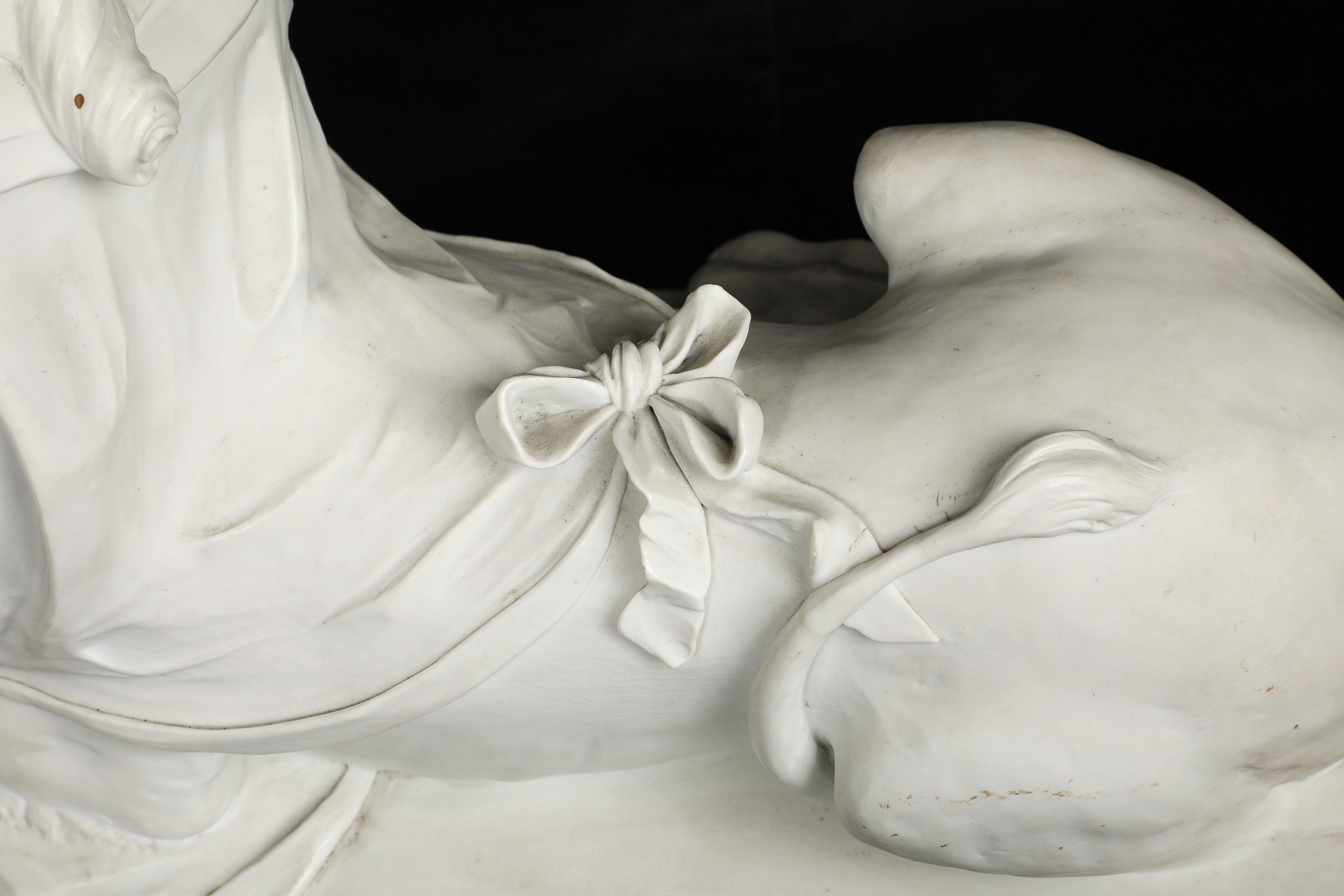 Una grande coppia di figure di sfingi reali in porcellana biscuit di Sèvres a grandezza di palazzo in vendita 6