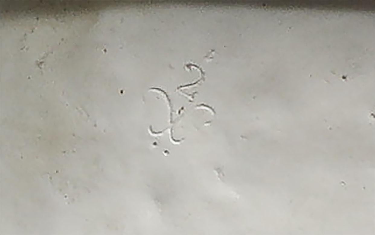 Una grande coppia di figure di sfingi reali in porcellana biscuit di Sèvres a grandezza di palazzo in vendita 10