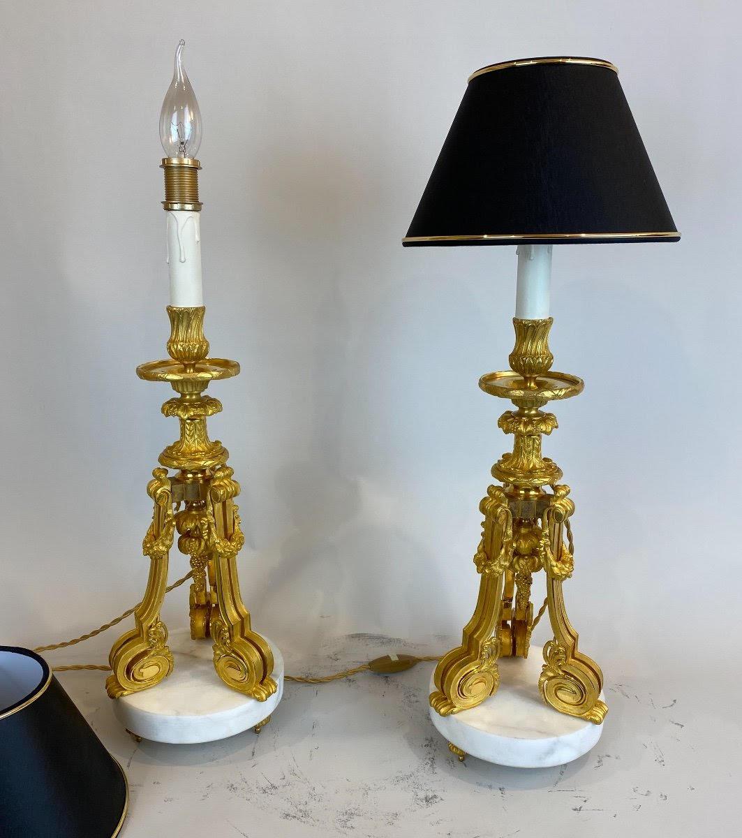 Ein bedeutendes Paar Tischlampen aus vergoldeter Bronze und Marmor, 19. Jahrhundert, Periode Napoleon III.

Ein Paar Tischlampen aus vergoldeter Bronze und Marmor, Periode Napoleon III, 19.
H: 60cm, T: 18cm