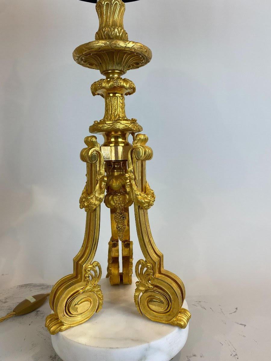 Großes Paar Tischlampen aus vergoldeter Bronze und Marmor, Napoleon III.-Periode. (Französisch) im Angebot