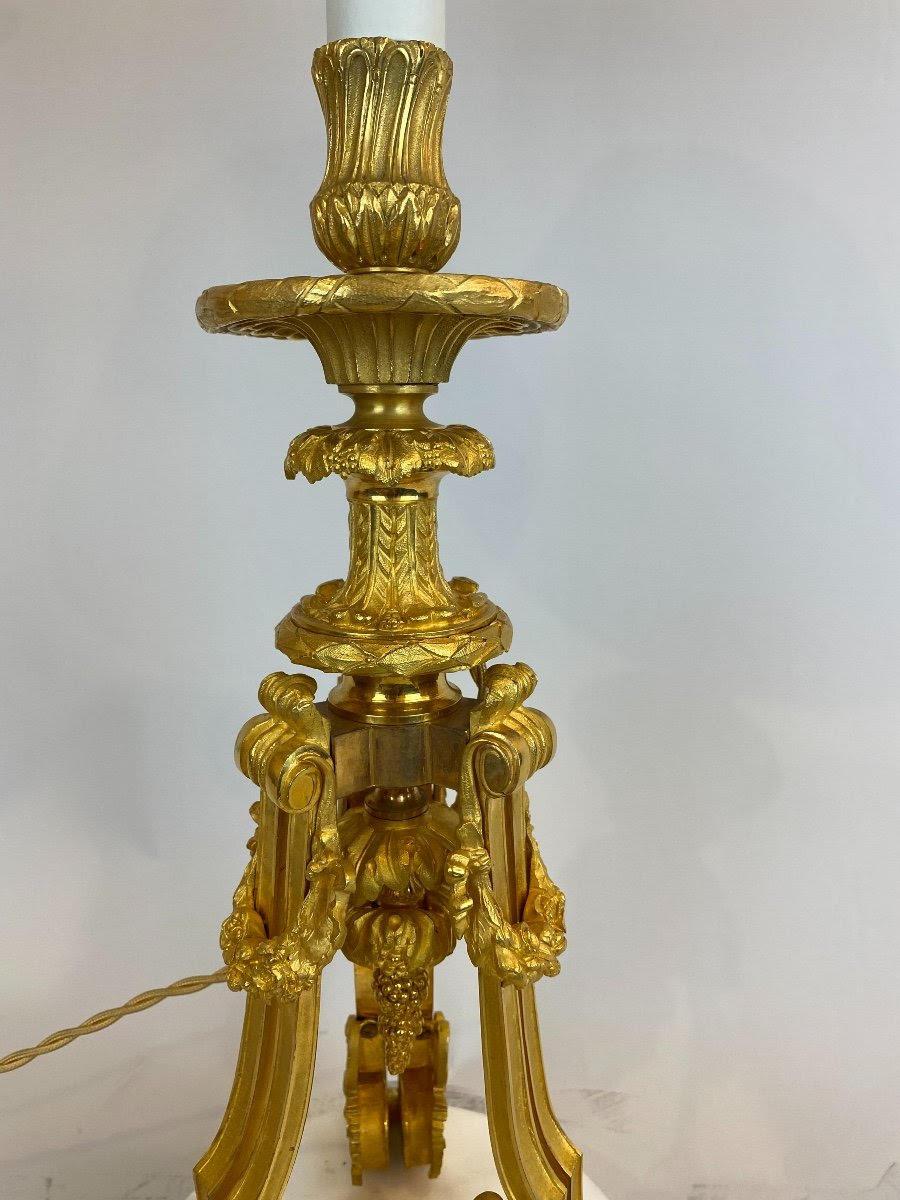 Großes Paar Tischlampen aus vergoldeter Bronze und Marmor, Napoleon III.-Periode. (19. Jahrhundert) im Angebot
