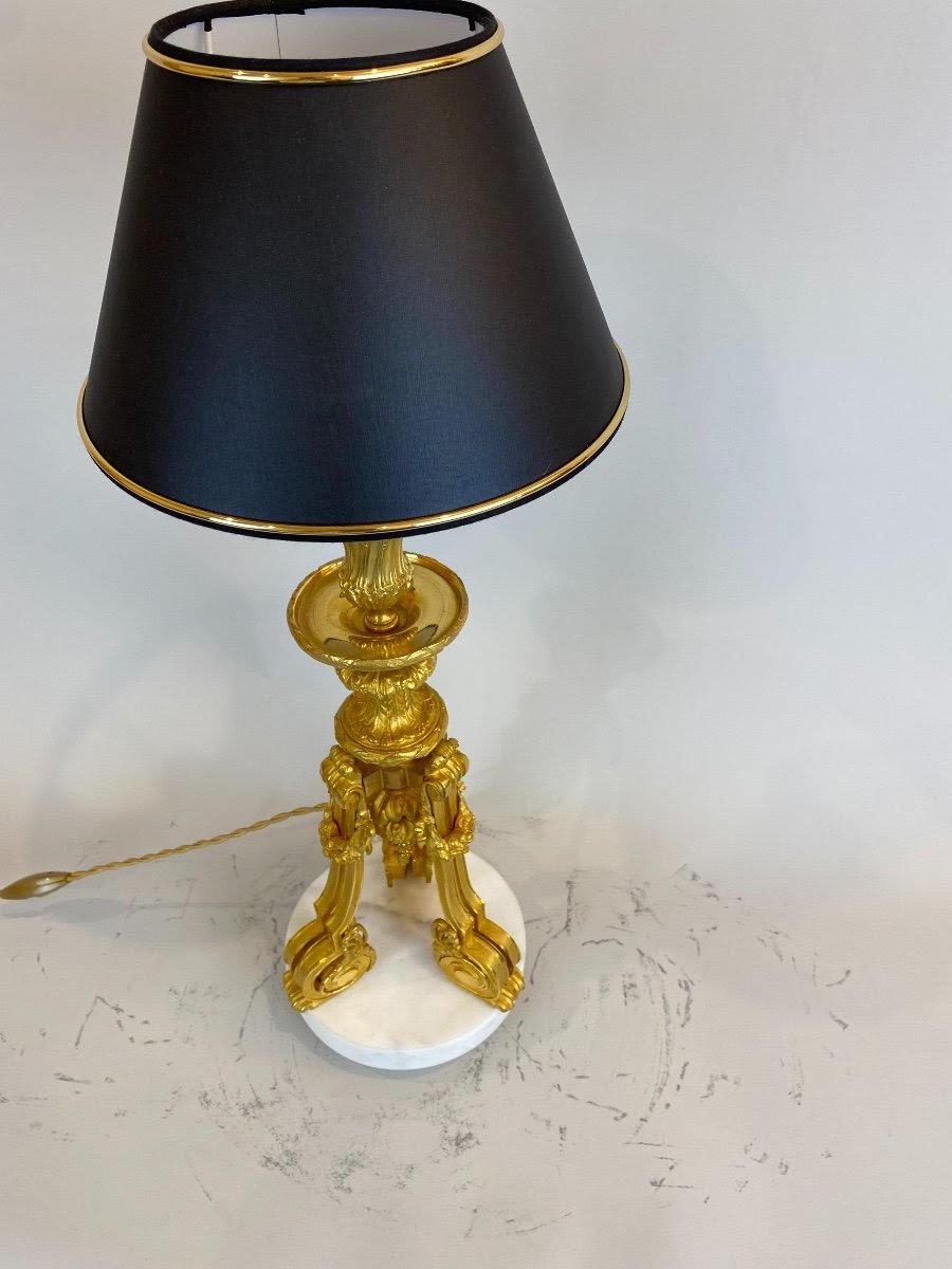 Großes Paar Tischlampen aus vergoldeter Bronze und Marmor, Napoleon III.-Periode. im Angebot 3