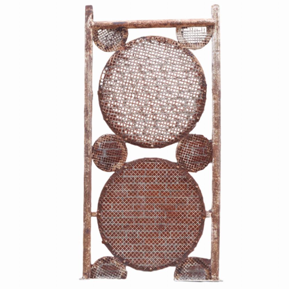 Art déco Une grande paire de panneaux en fer à motif de cercle, C.C. 1940. en vente