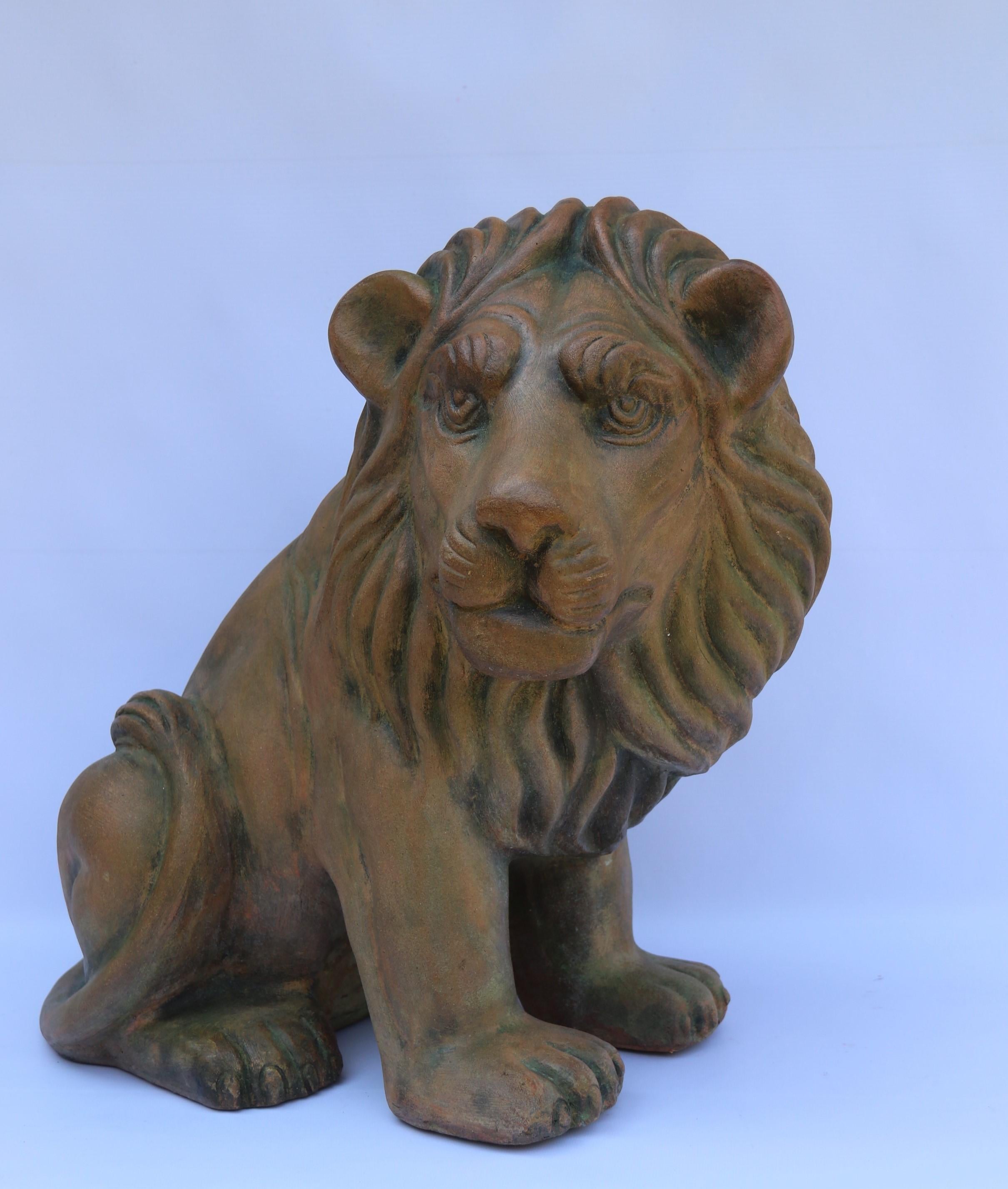 Coppia di leoni classici seduti in terracotta italiana, 1910 circa in vendita 10