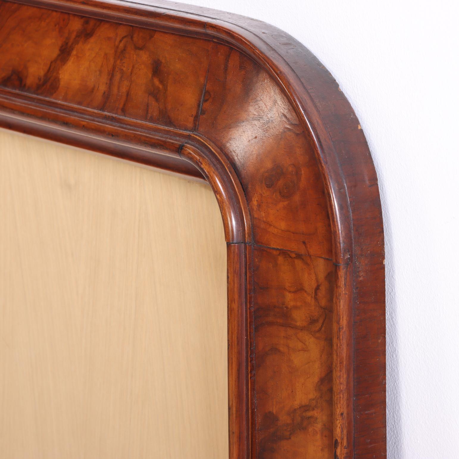 A Large Pair of Italian Walnut Frames, C. 1900. In Good Condition For Sale In Philadelphia, PA
