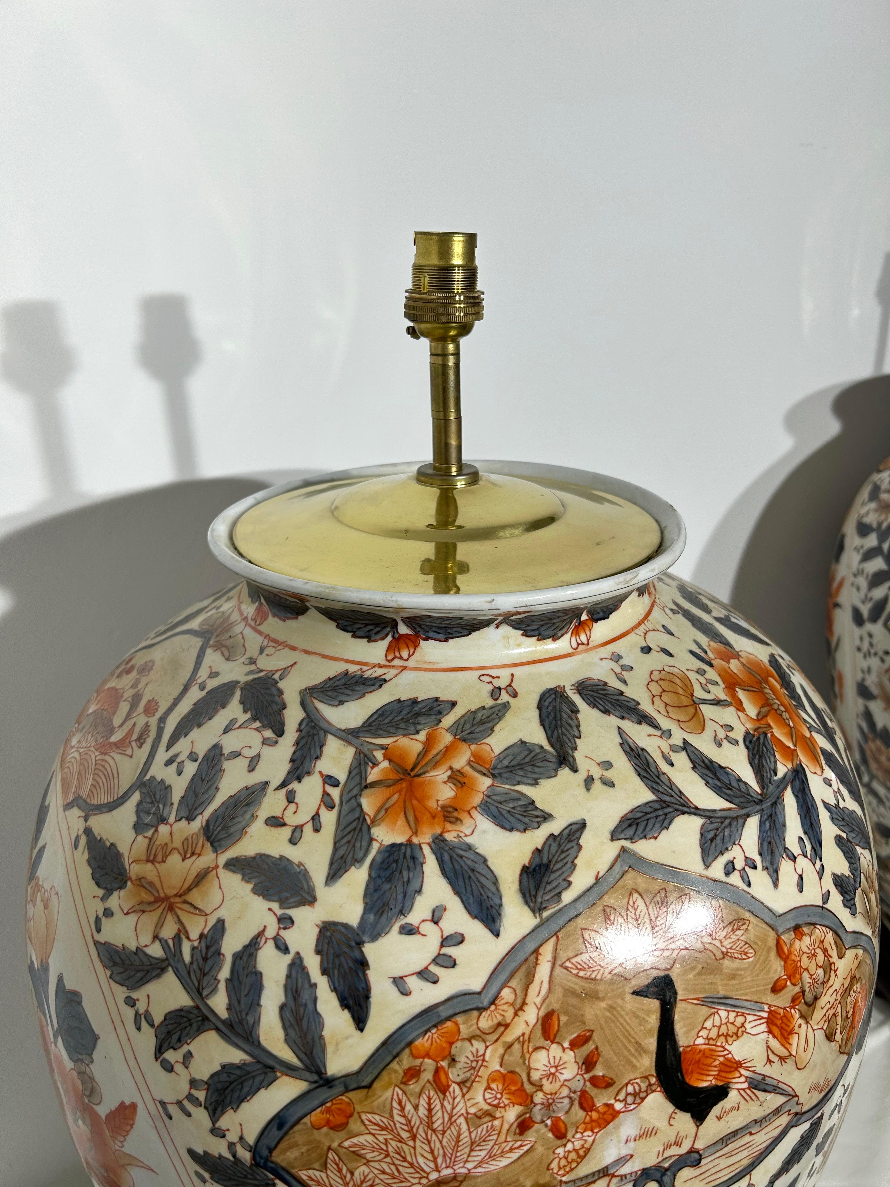 Large Pair of Japanese Amari Vases In Good Condition In Southall, GB
