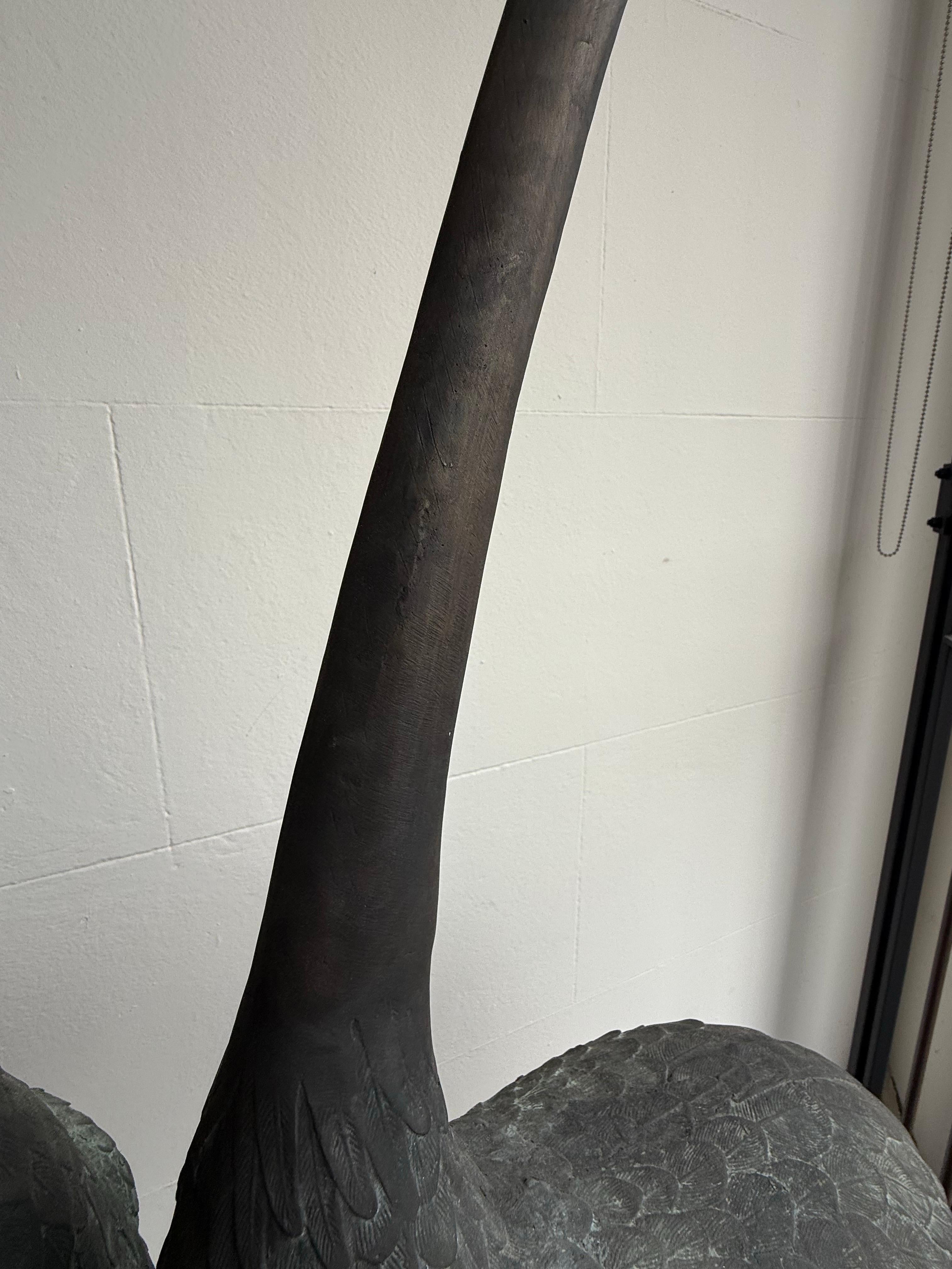 Grande paire de grues japonaises en bronze coulé de style Edo en vente 4
