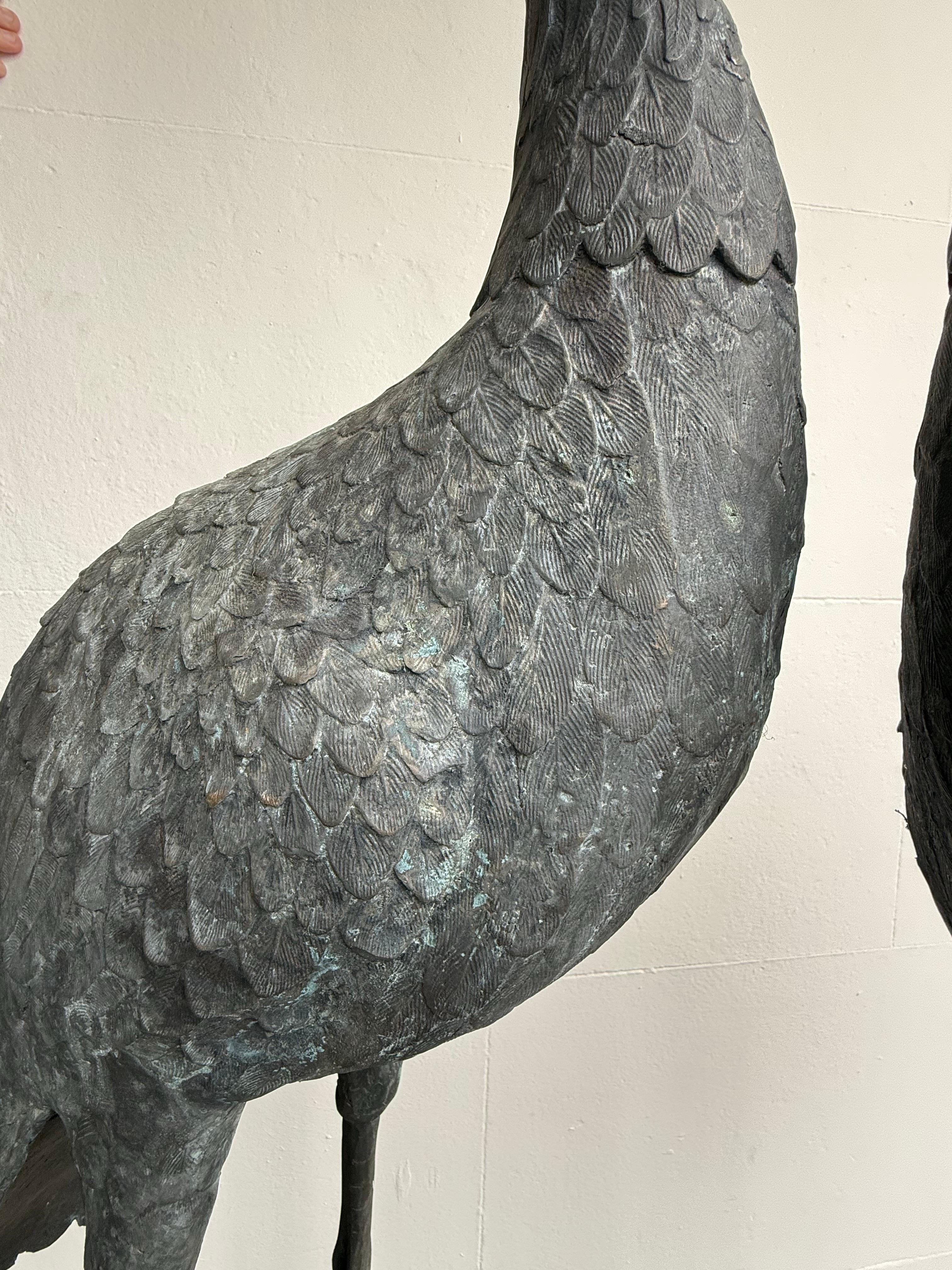 Grande paire de grues japonaises en bronze coulé de style Edo en vente 1