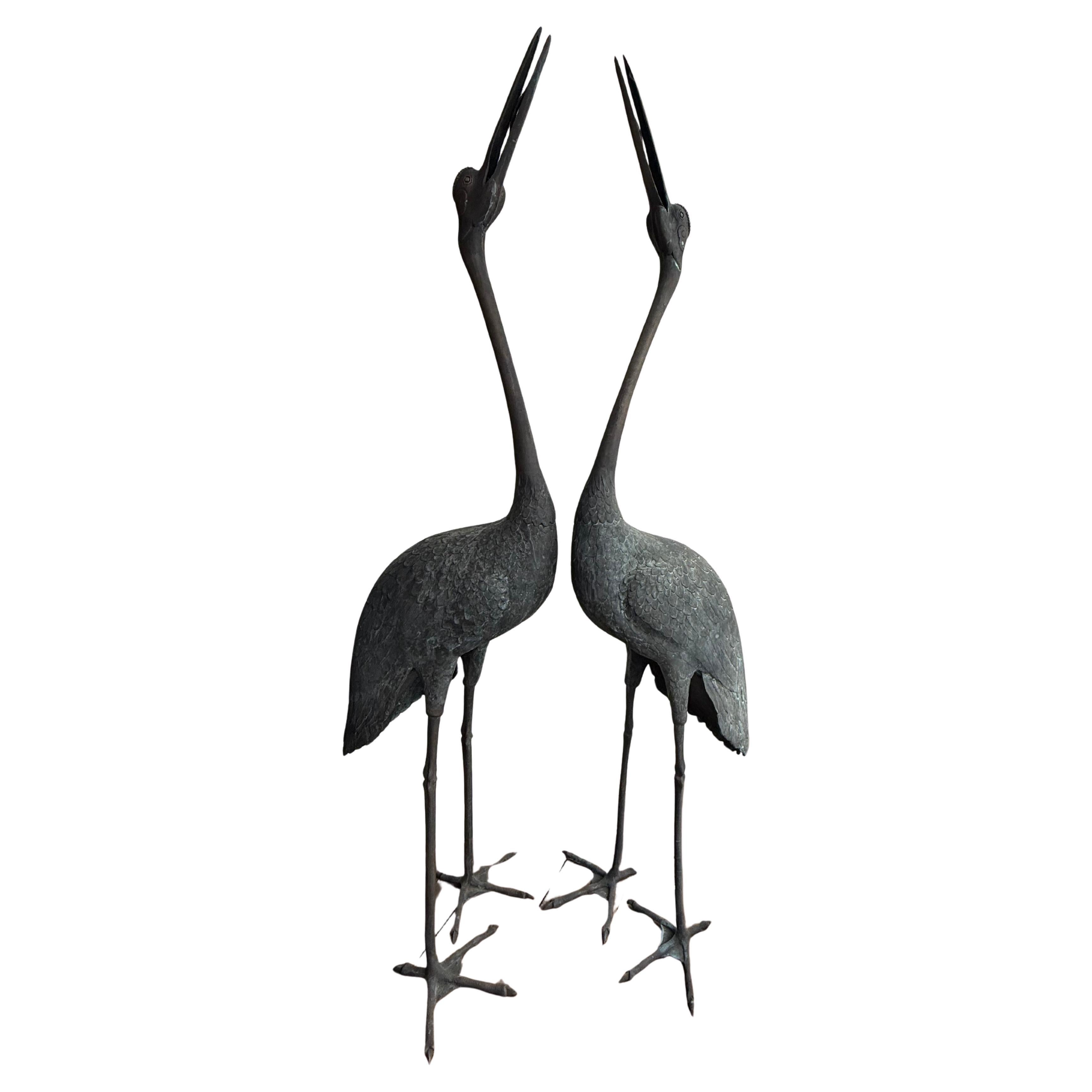 Grande paire de grues japonaises en bronze coulé de style Edo en vente