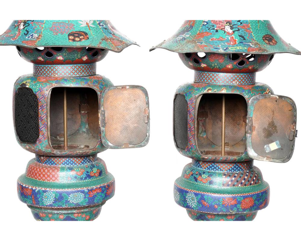 Edo Grande paire de lanternes japonaises en émail cloisonné attribuées à Kaji Tsunekichi en vente