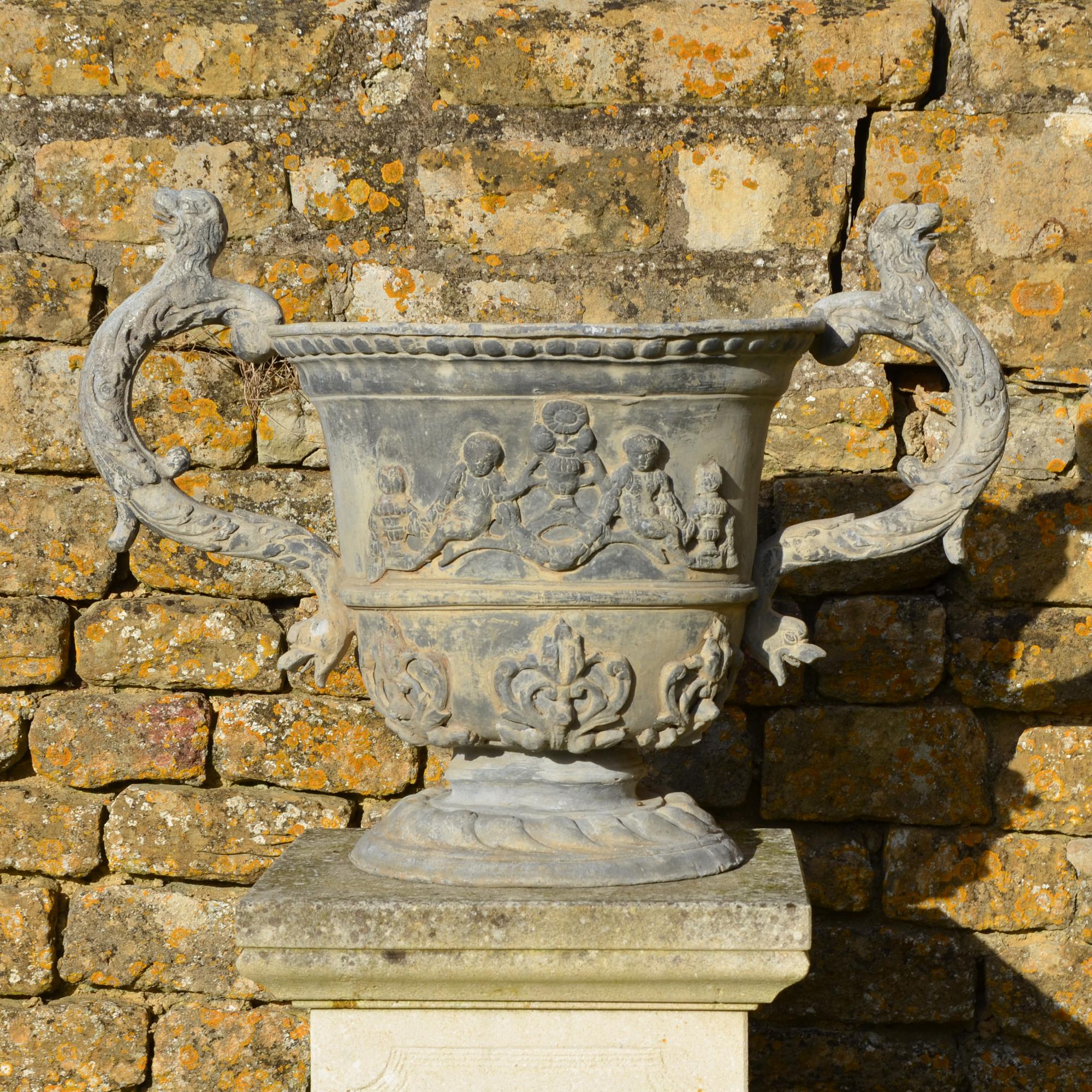 Large Pair of Lead Urns In Good Condition For Sale In Cheltenham, Gloucestershire