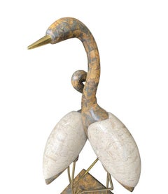 Une grande paire de sculptures de flamants Maitland Smith en marbre taillé et laiton