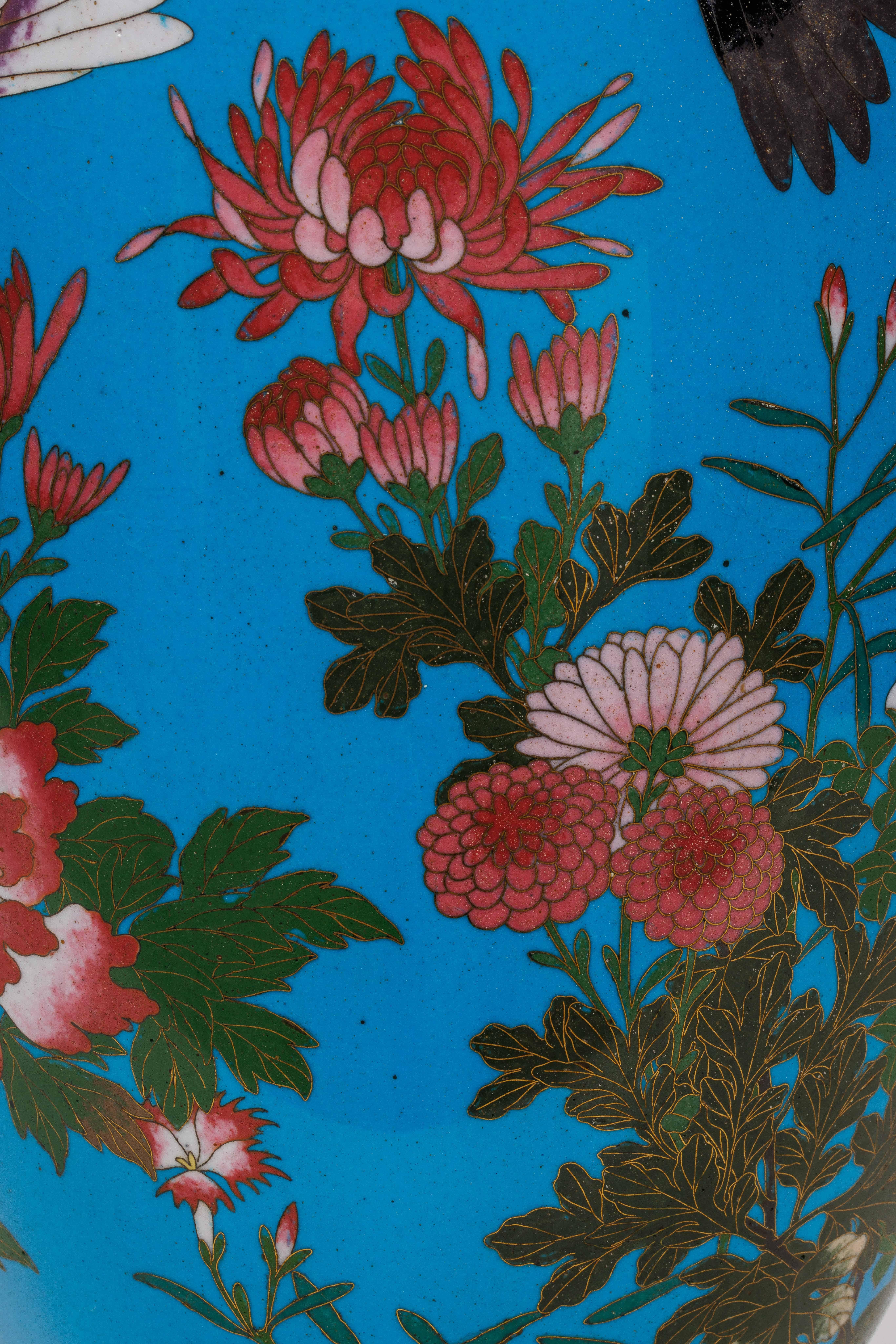 Gran Pareja de Jarrones Japoneses de Esmalte Cloisonné del Periodo Meiji Atribuidos a Goto en venta 4