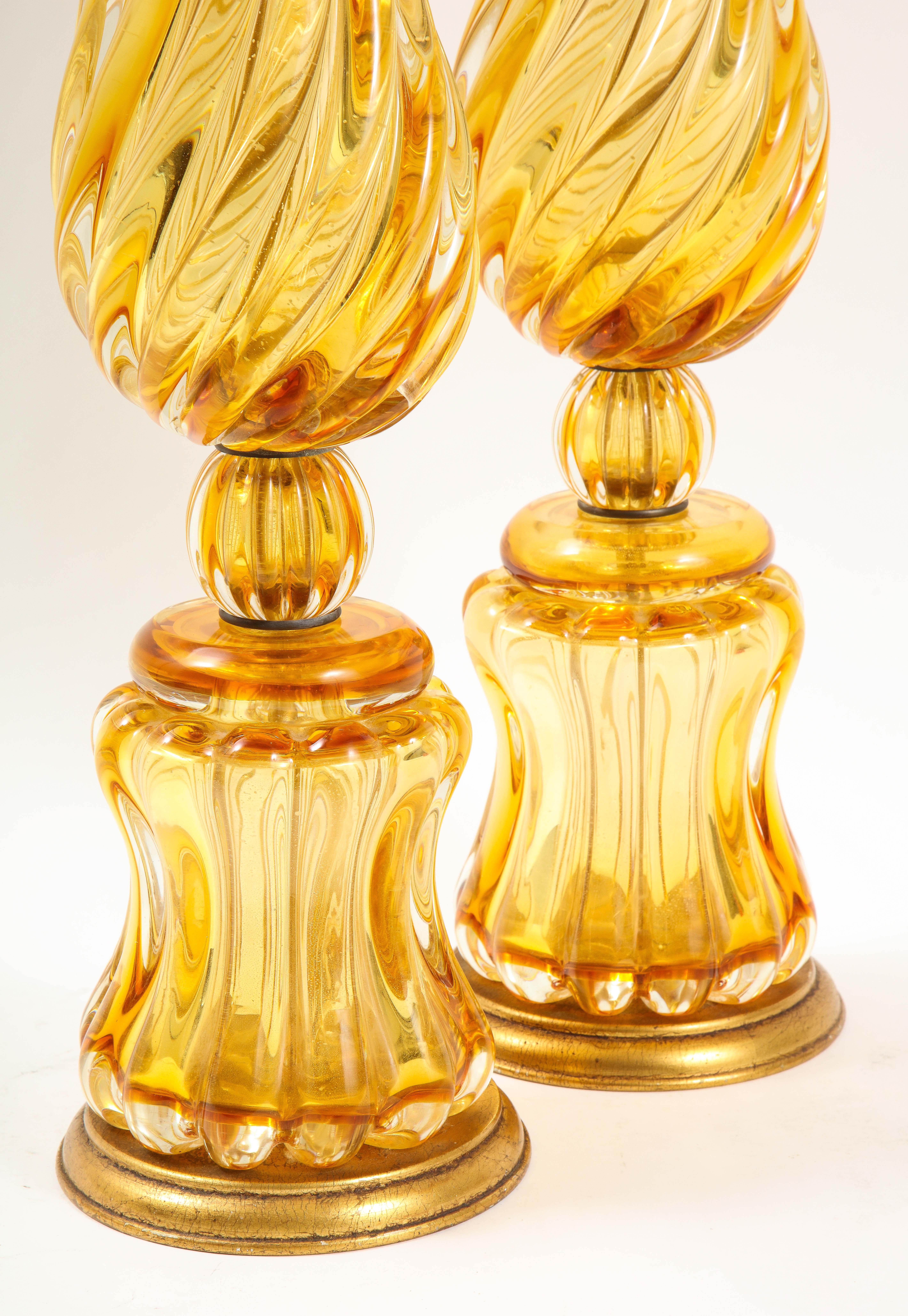Grande paire de lampes italiennes en cristal de Murano de couleur ambre, mi-siècle moderne en vente 3