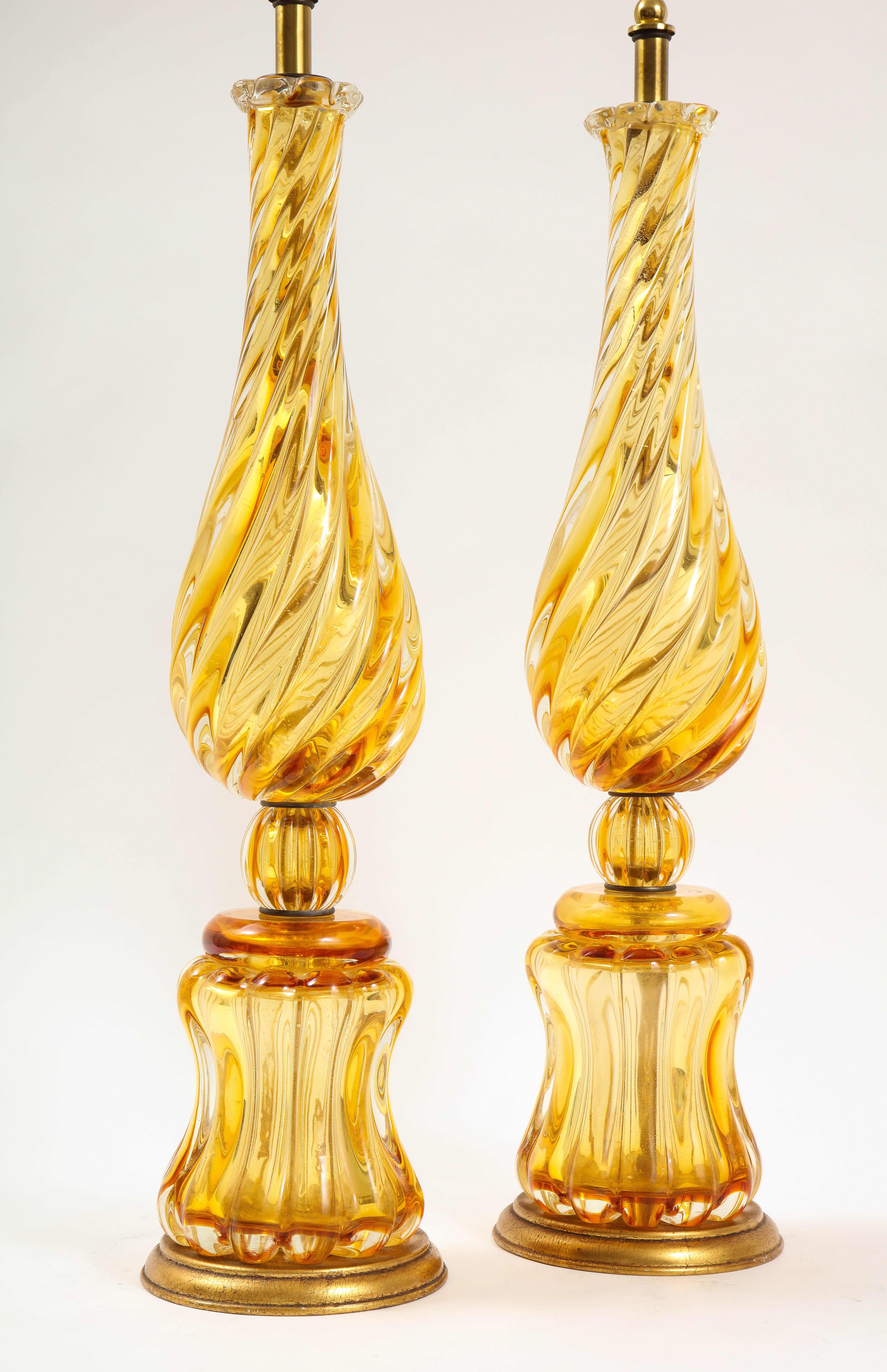 Doré Grande paire de lampes italiennes en cristal de Murano de couleur ambre, mi-siècle moderne en vente