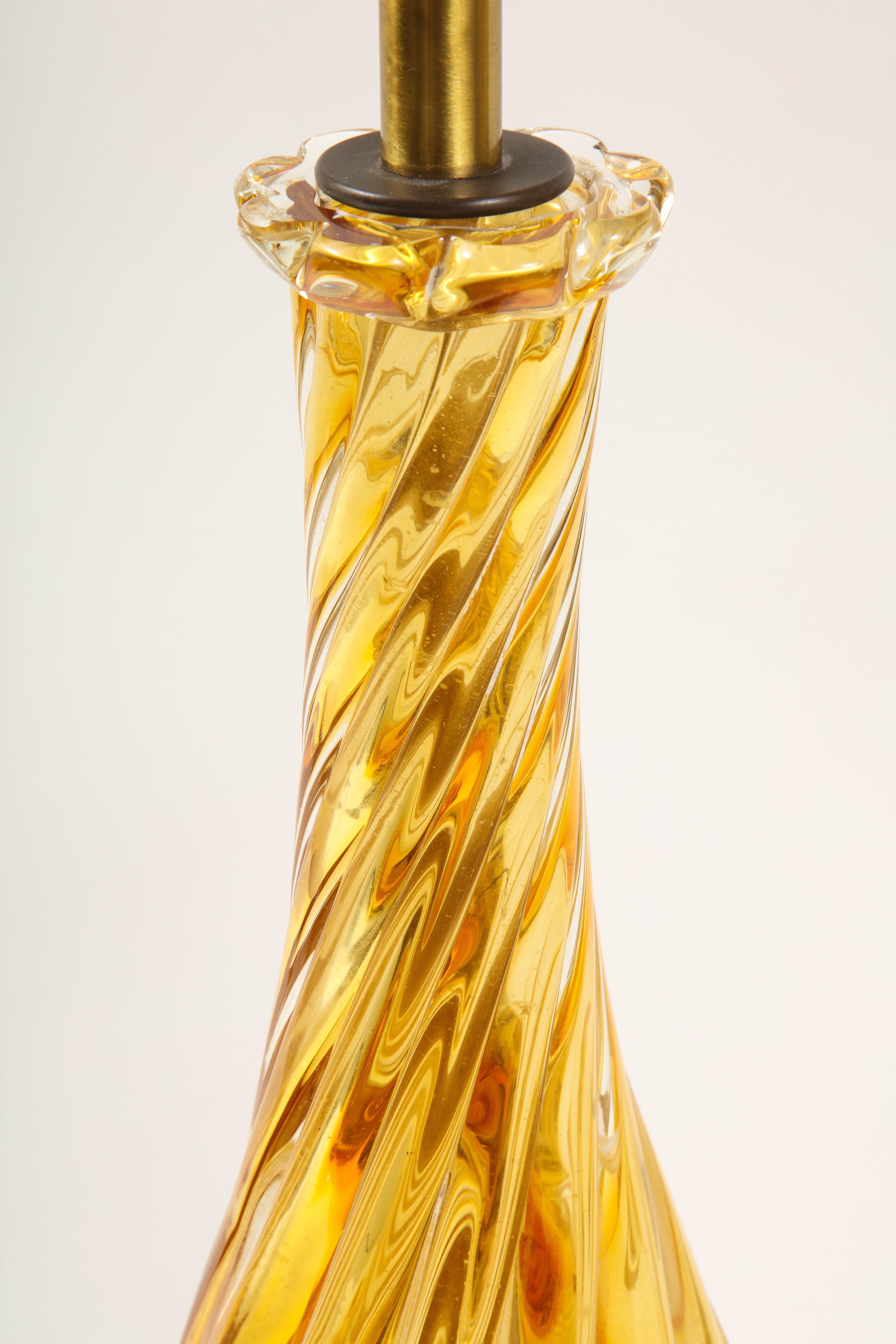 Cristal Grande paire de lampes italiennes en cristal de Murano de couleur ambre, mi-siècle moderne en vente