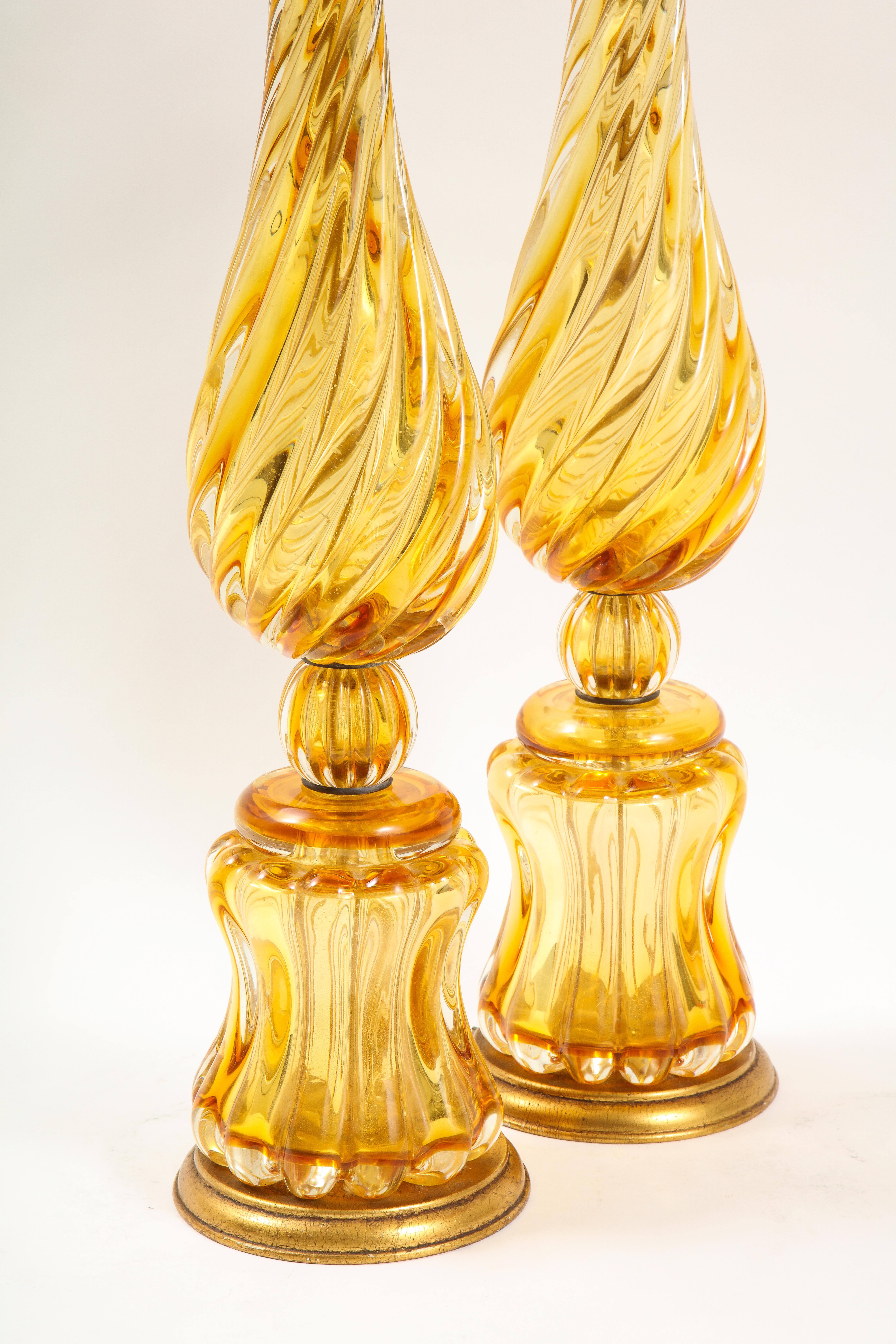 Grande paire de lampes italiennes en cristal de Murano de couleur ambre, mi-siècle moderne en vente 2