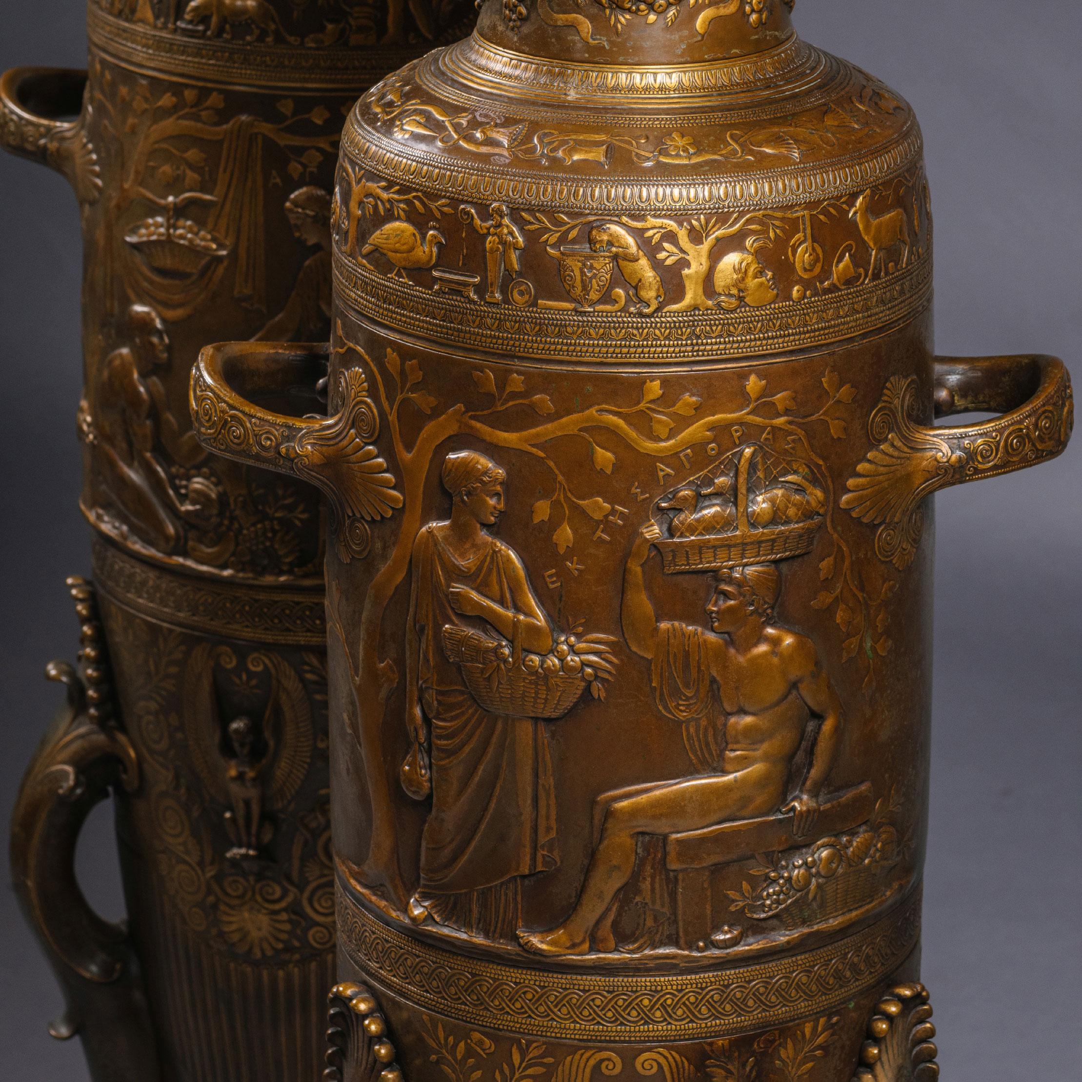 Großes Paar vergoldeter und patinierter Bronze-Amphora-Vasen aus der Neogräzistik im Angebot 4