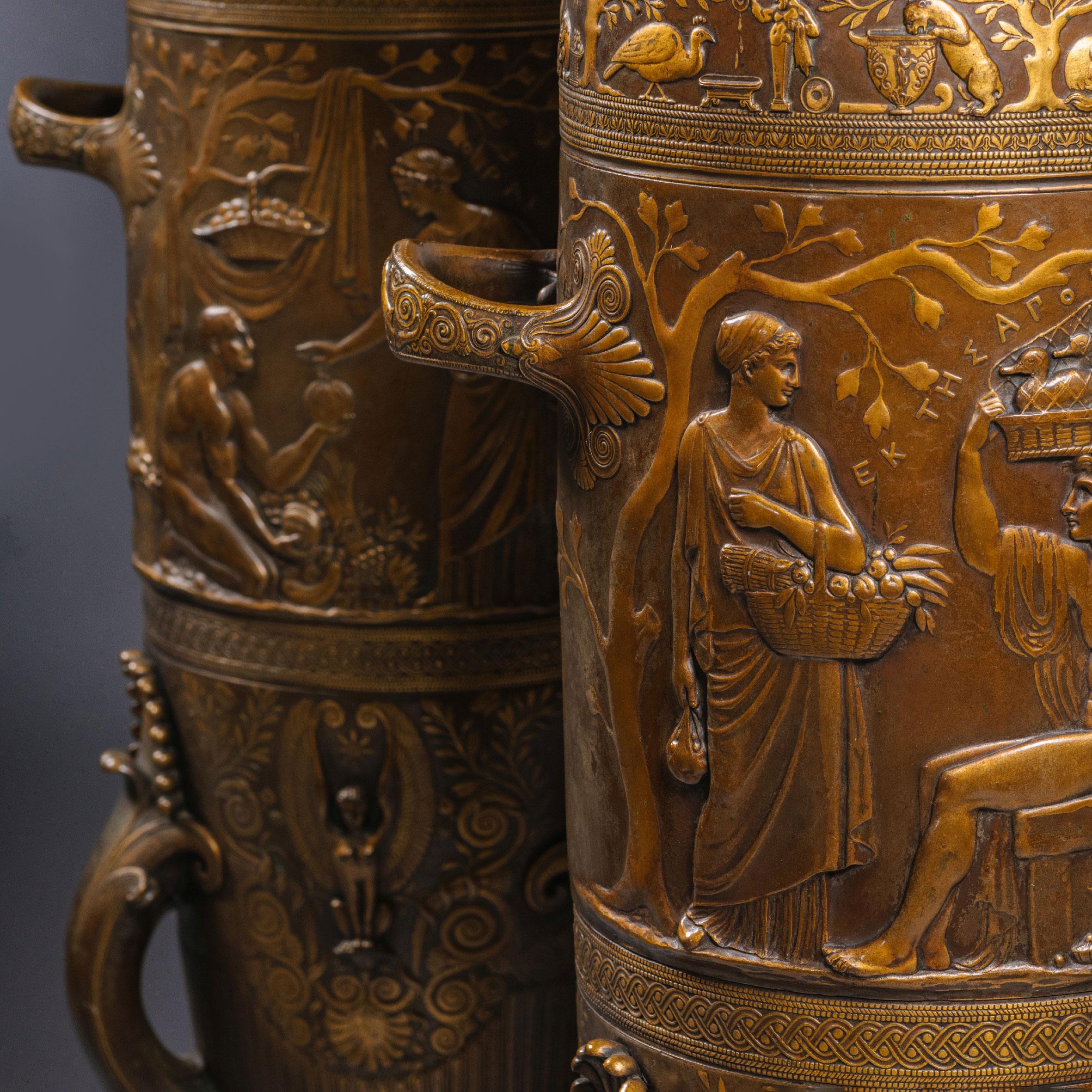 Großes Paar vergoldeter und patinierter Bronze-Amphora-Vasen aus der Neogräzistik im Angebot 5