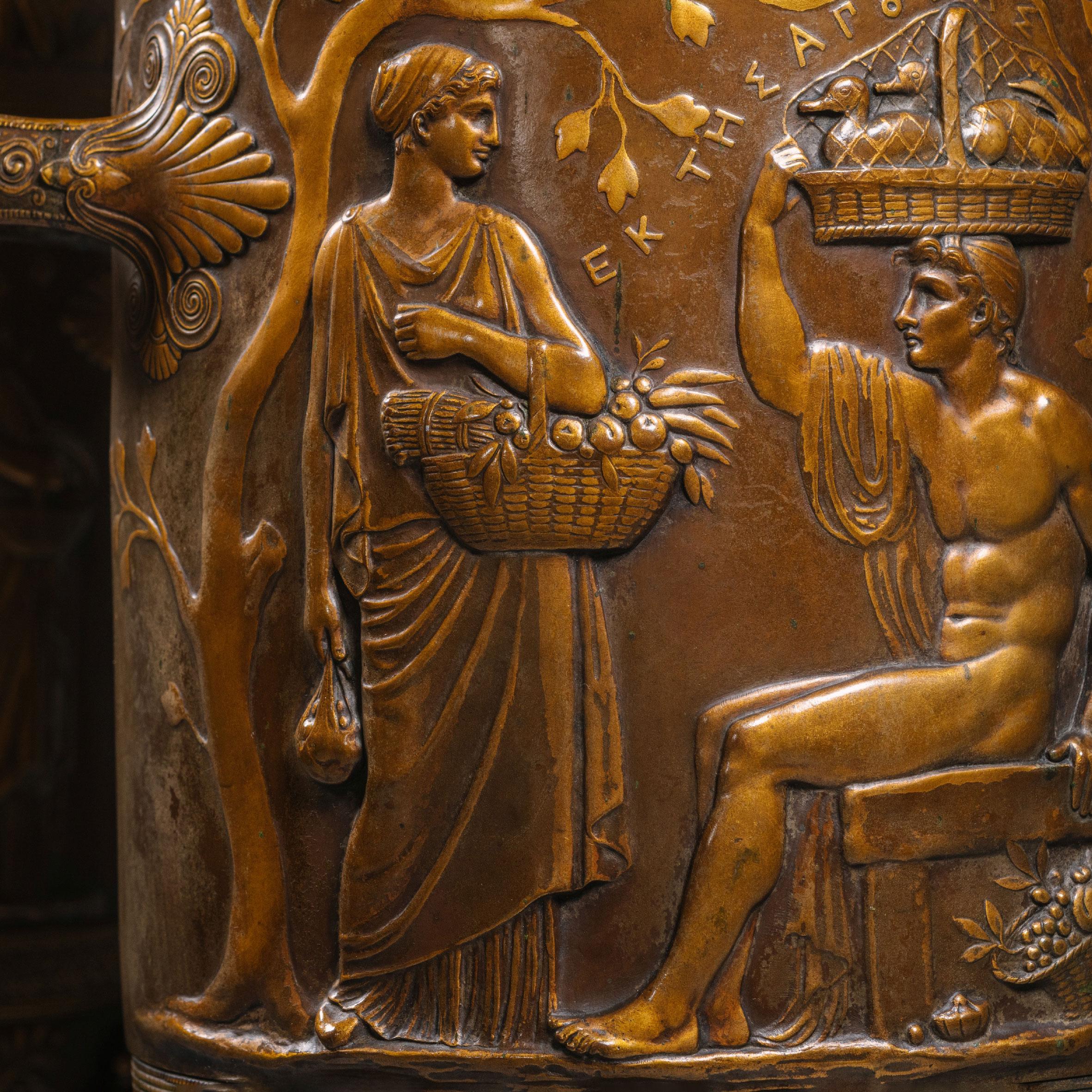 Großes Paar vergoldeter und patinierter Bronze-Amphora-Vasen aus der Neogräzistik im Angebot 7