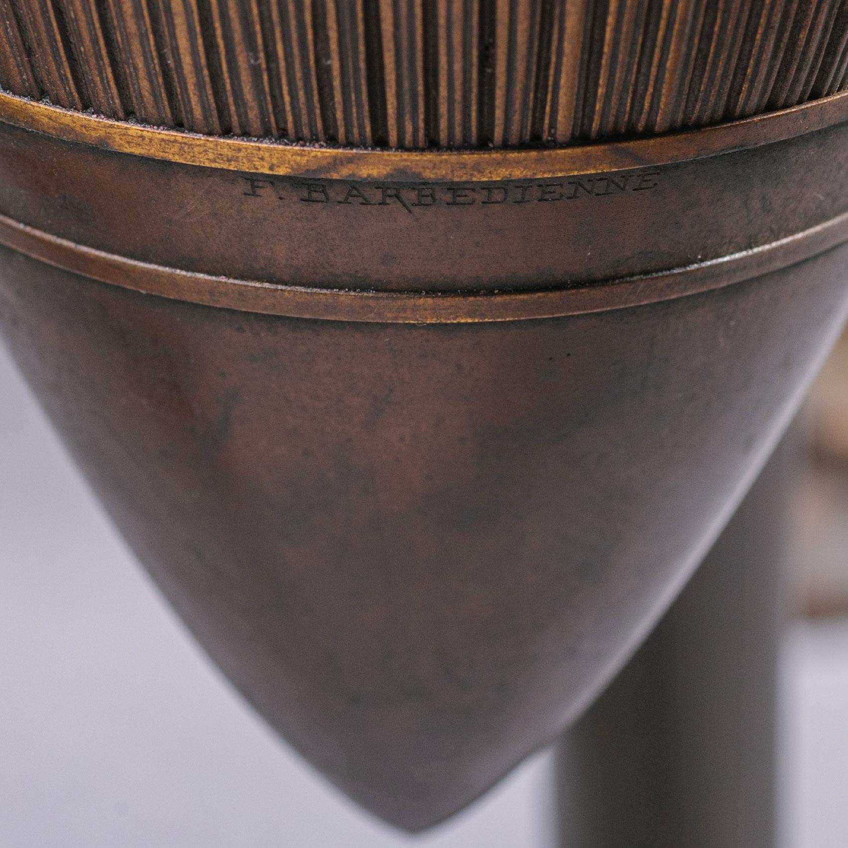 Großes Paar vergoldeter und patinierter Bronze-Amphora-Vasen aus der Neogräzistik im Angebot 1