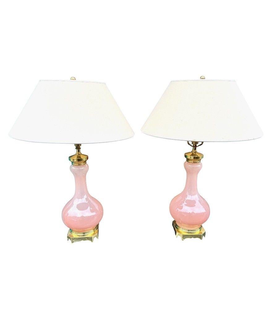 Paire de lampes Paul Hanson des années 1950 avec des bases en verre opalin rose de Murano en vente 3