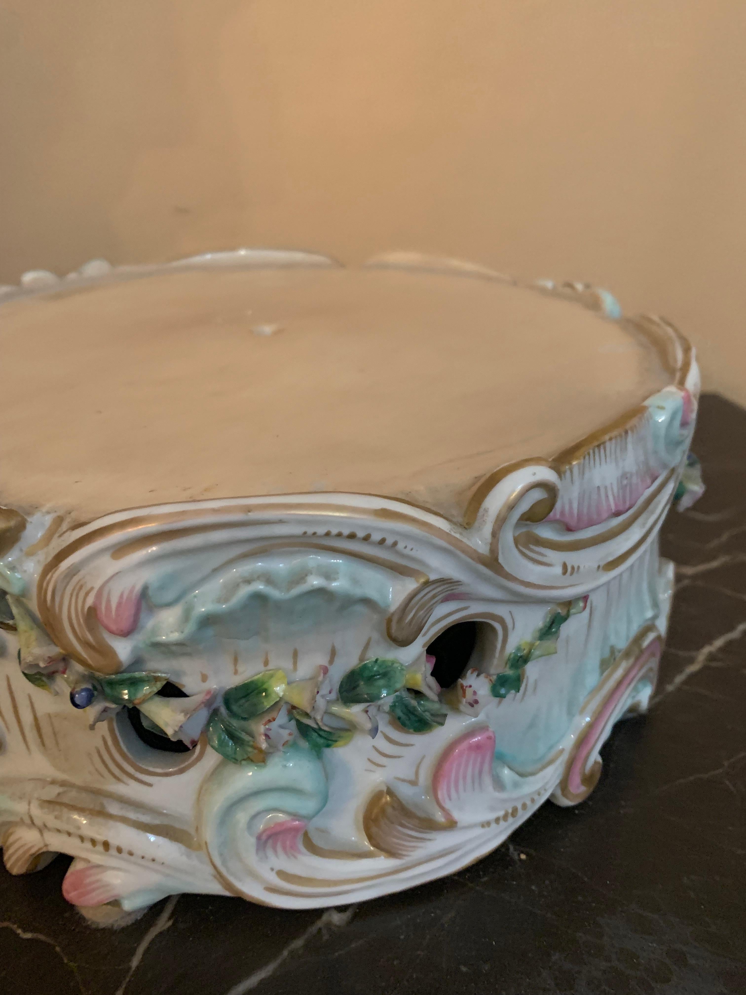 Gran Pareja de Figuras de Porcelana de Enamorados Cantando Luis XVI en venta