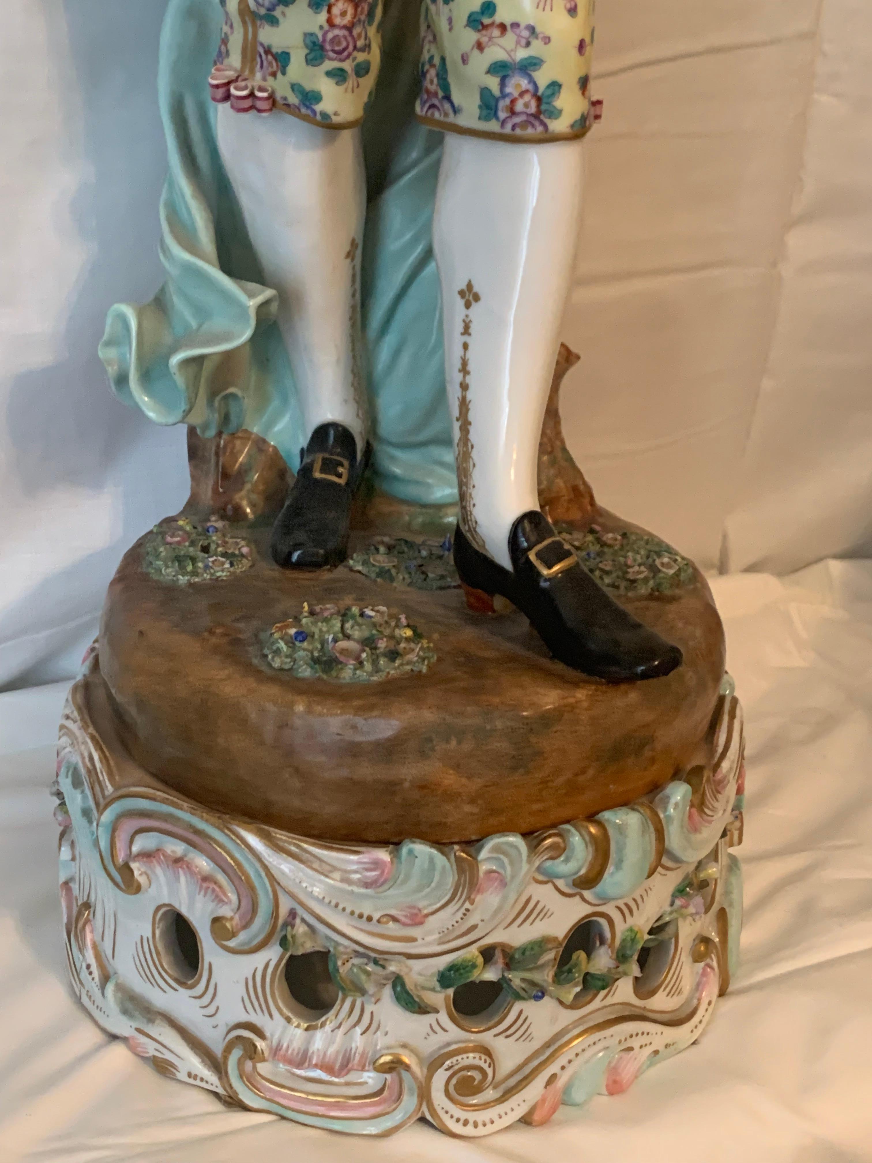 Large Pair of Porcelaine Figures of Lovers Singing In Good Condition For Sale In Los Angeles, CA
