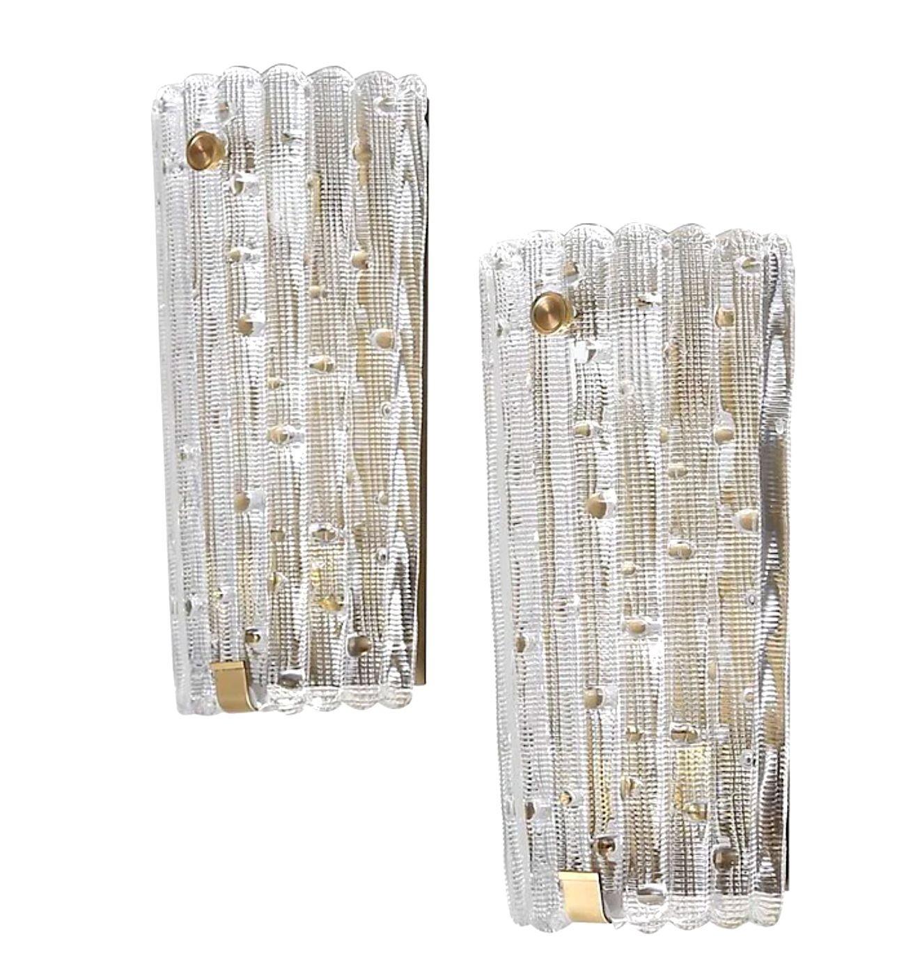 A large pair of Swedish 1960s Orrefors glass wall sconces by Carl Fagerlund In Good Condition For Sale In London, GB