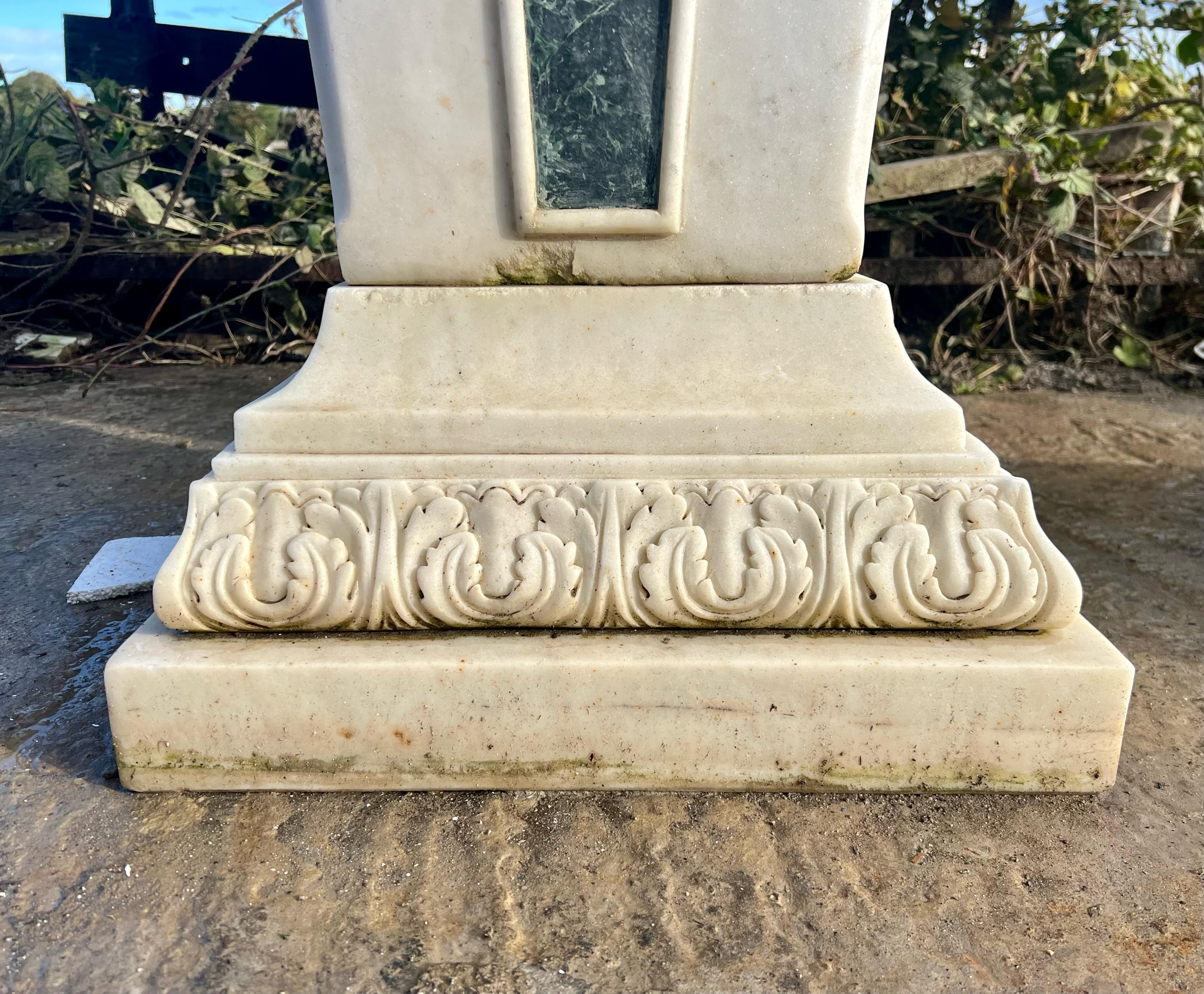 A large pair of white statuary marble with green inlay pedestals  In Good Condition For Sale In Tyrone, Northern Ireland