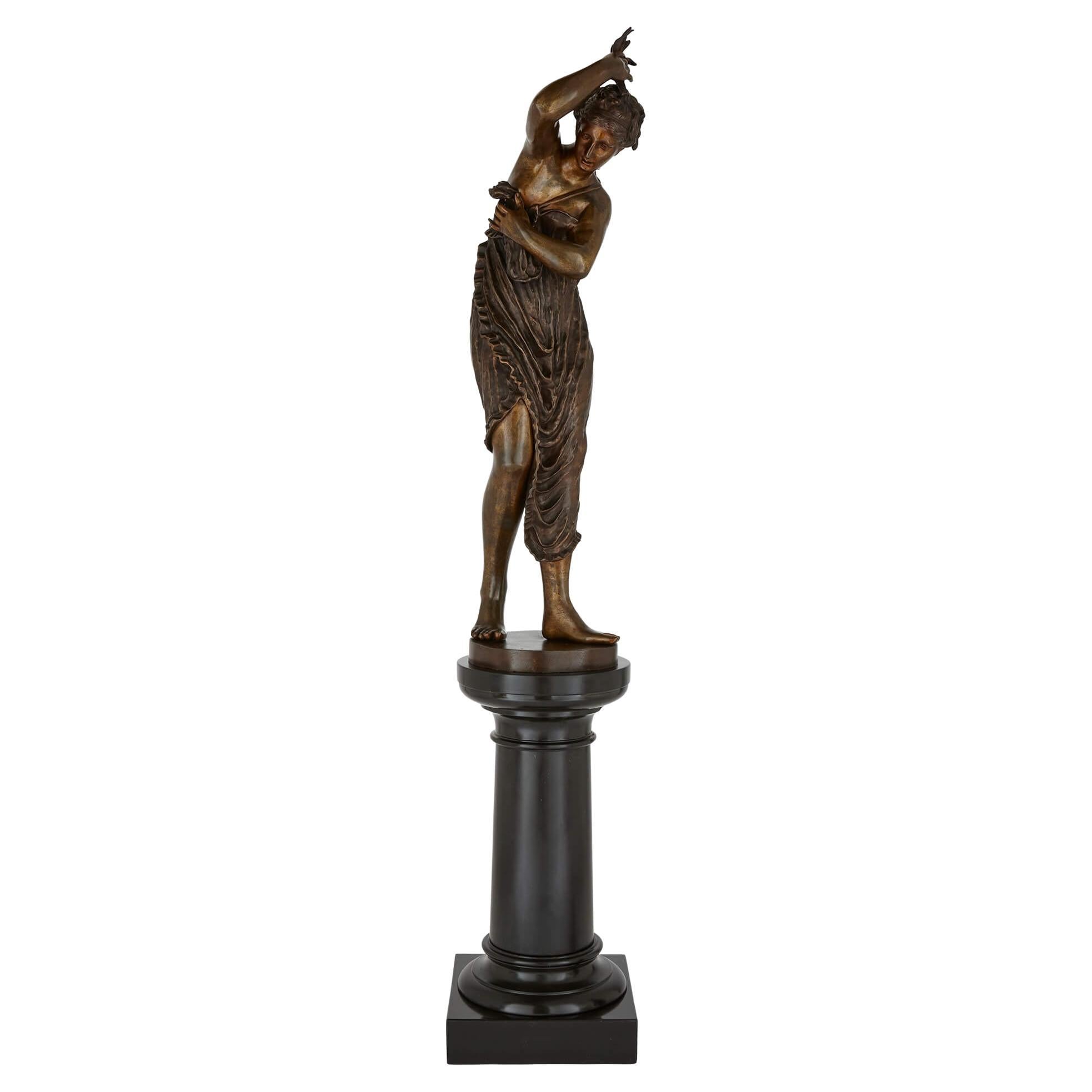 Grande figurine d'Ondine en bronze patiné
