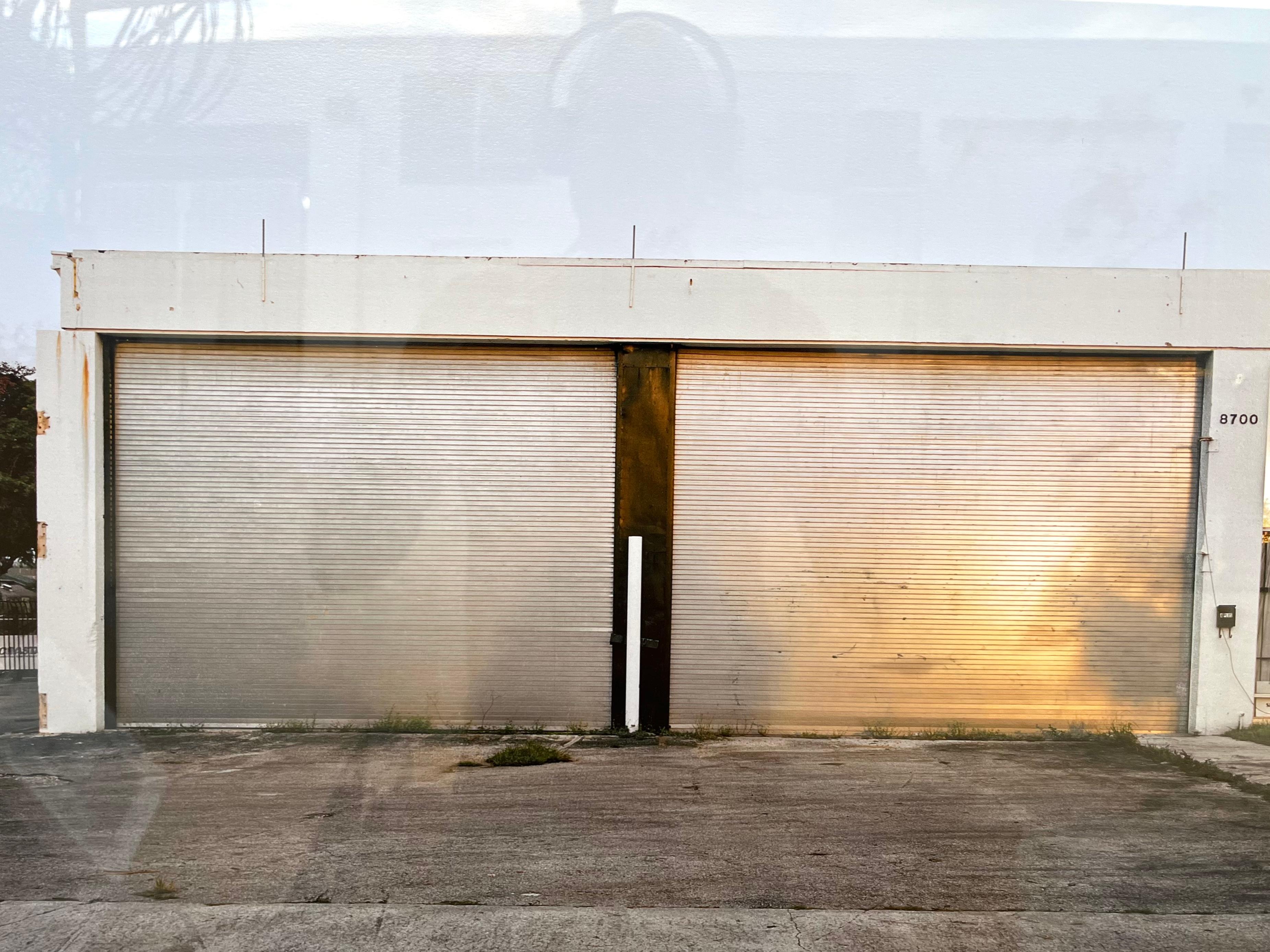 Grande photographie des bâtiments du quartier industriel de Little River à Miami. en vente 4