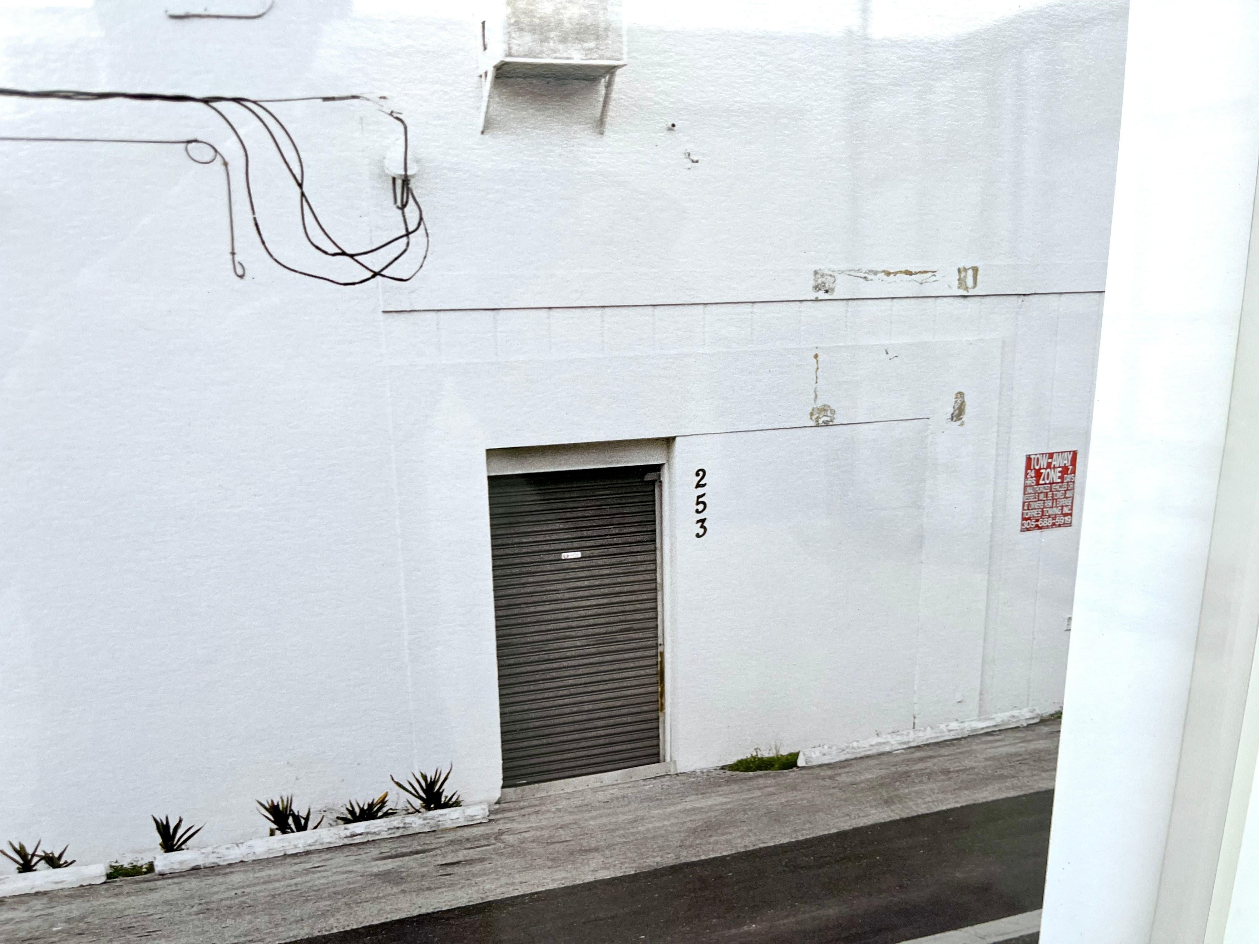 Grande photographie des bâtiments du quartier industriel de Little River à Miami. en vente 5