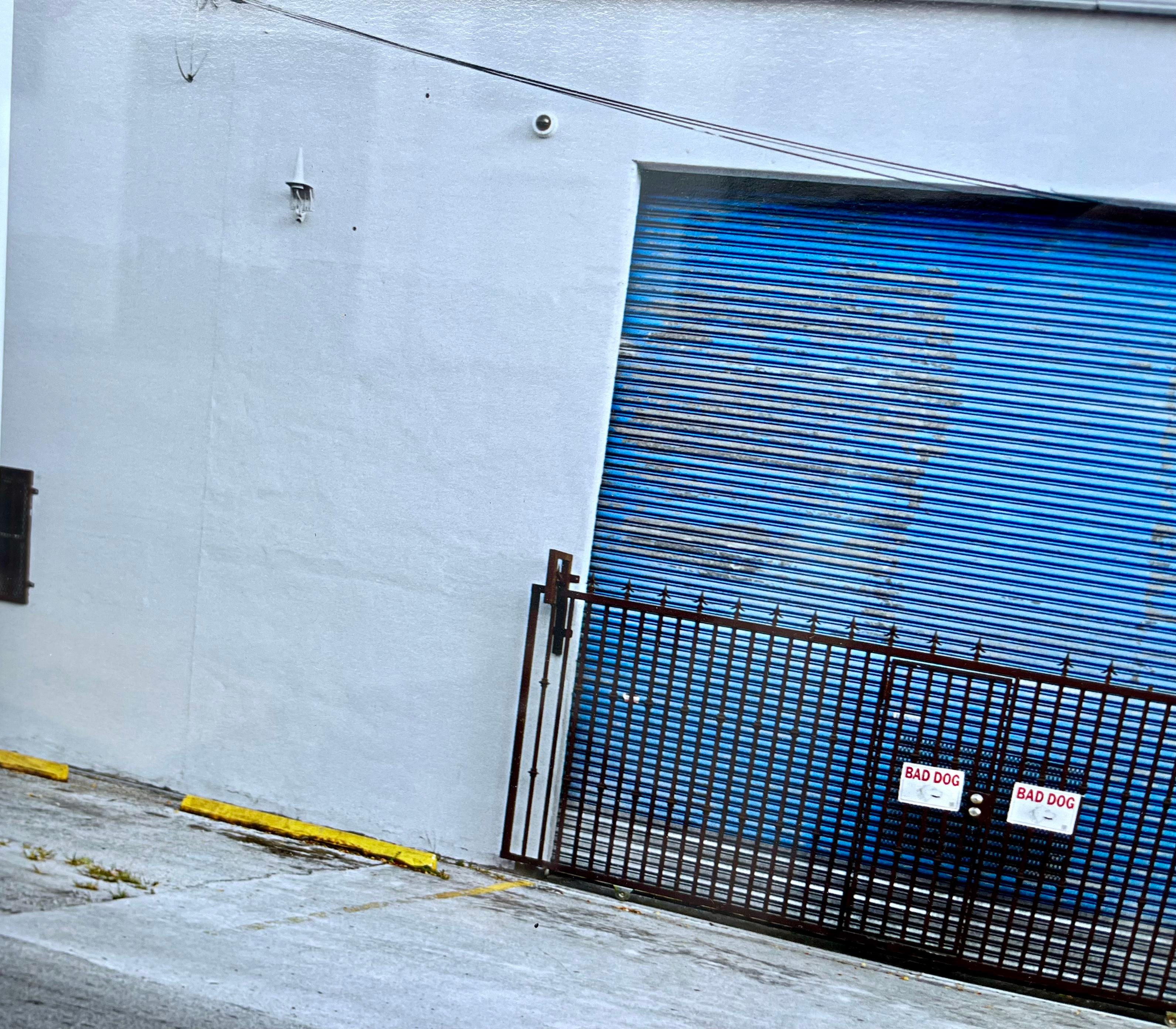 Grande photographie des bâtiments du quartier industriel de Little River à Miami. en vente 6