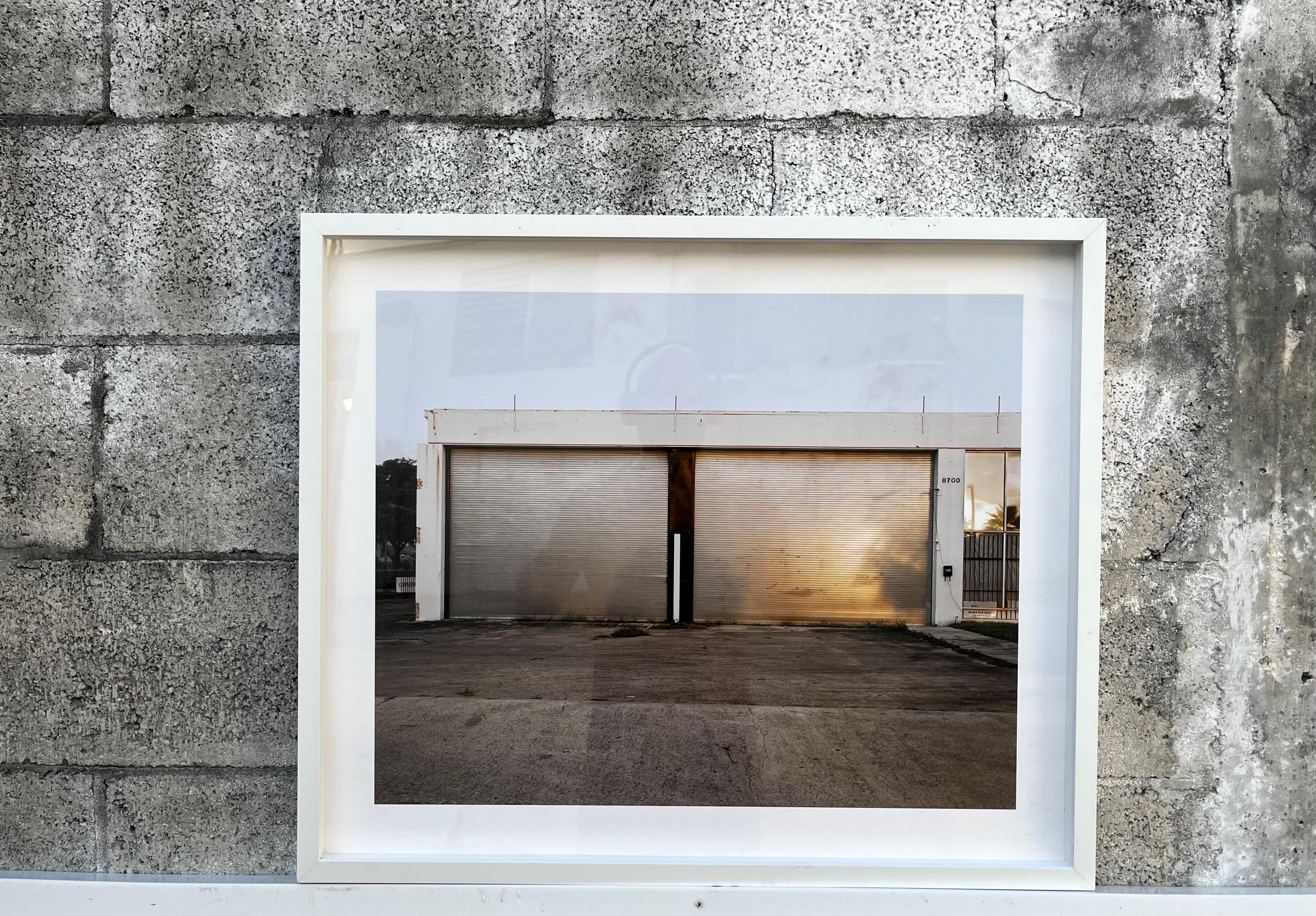 Grande photographie des bâtiments du quartier industriel de Little River à Miami. en vente 7