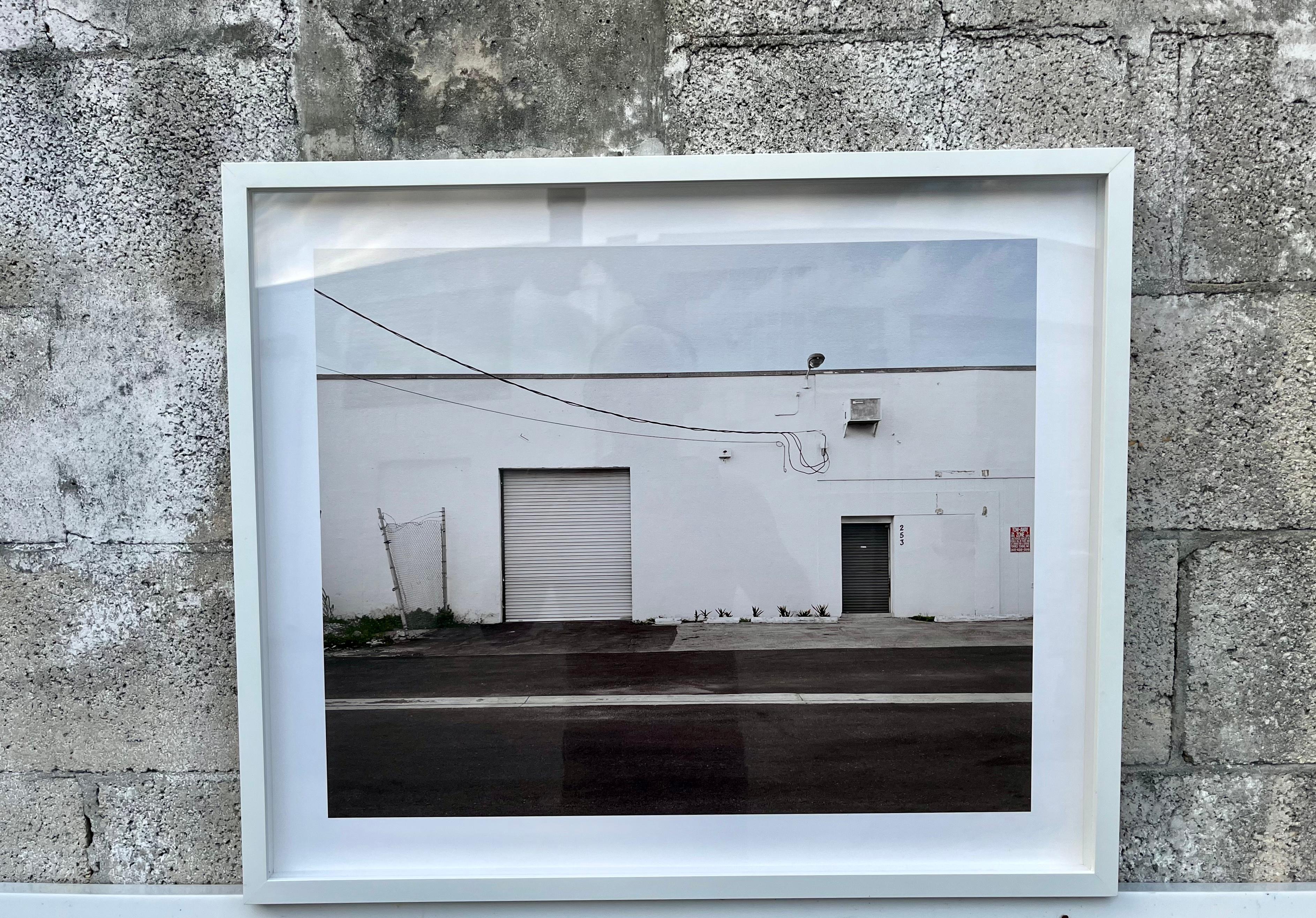 Industriel Grande photographie des bâtiments du quartier industriel de Little River à Miami. en vente