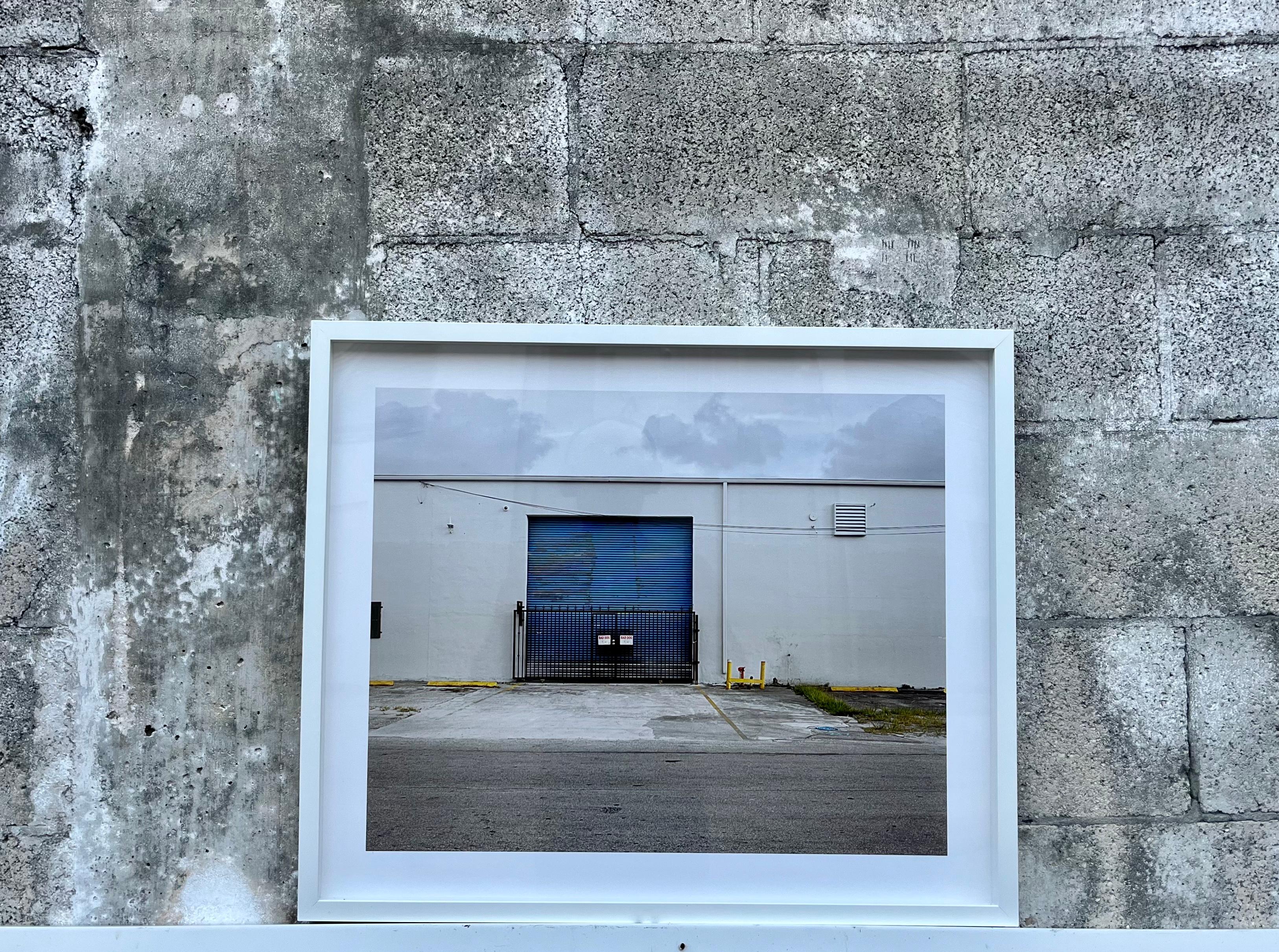 Industriel Grande photographie des bâtiments du quartier industriel de Little River à Miami. en vente