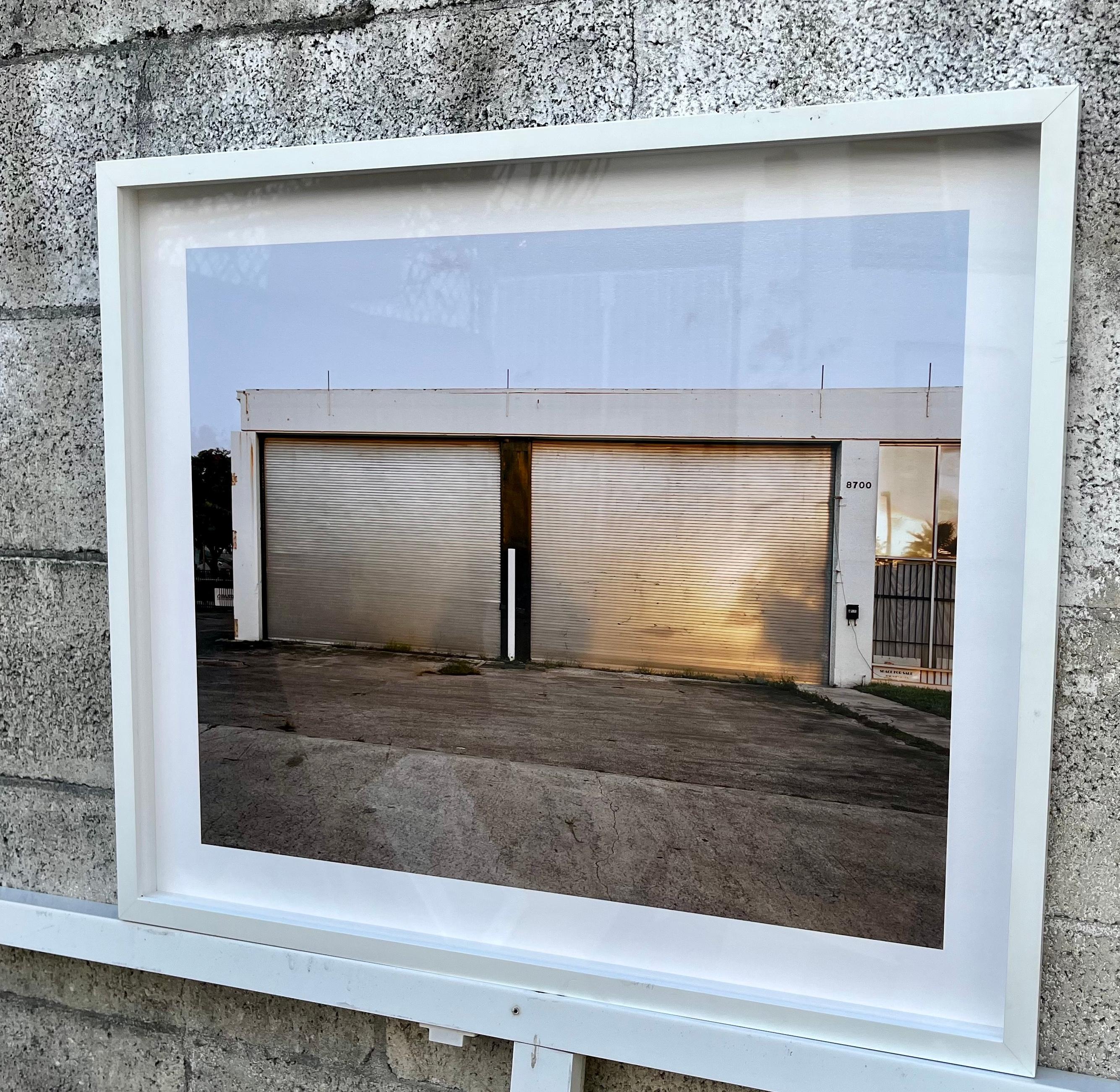 Américain Grande photographie des bâtiments du quartier industriel de Little River à Miami. en vente